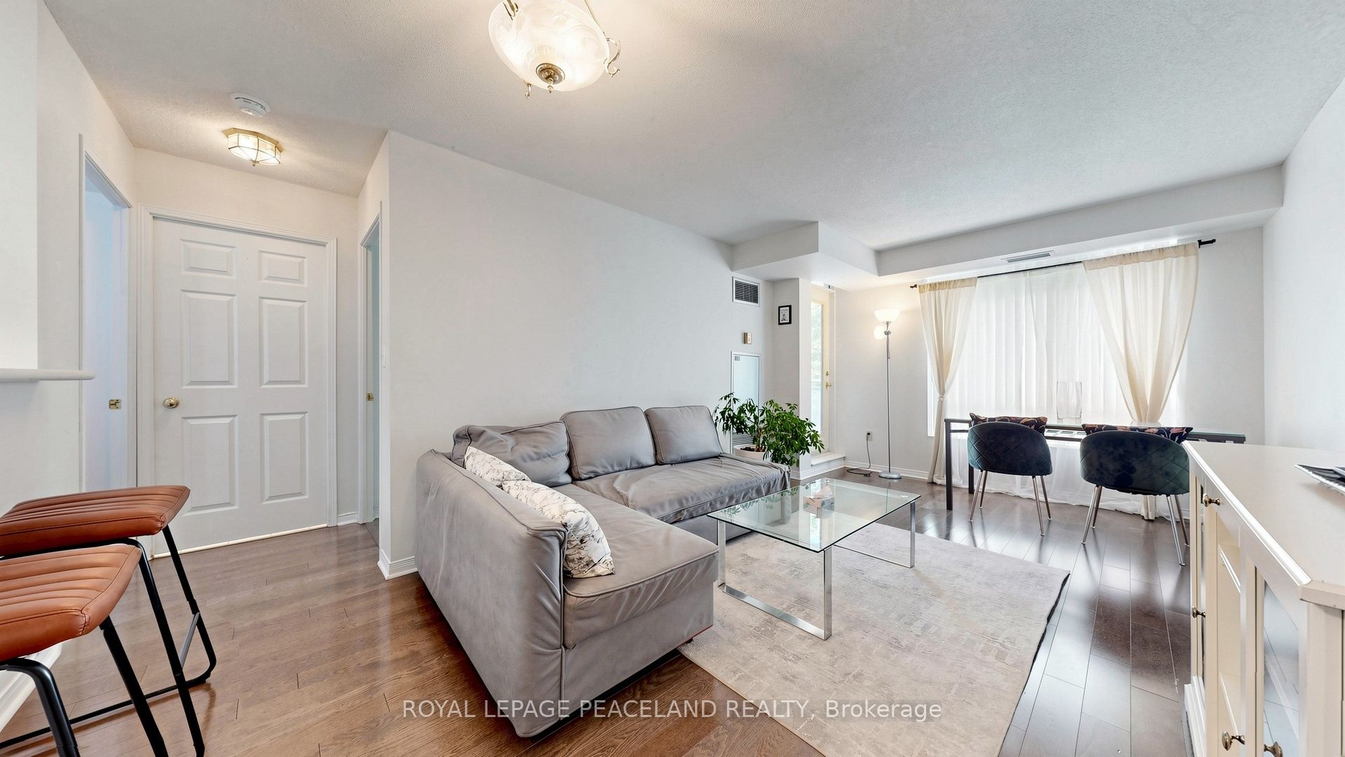 18 Pemberton Avenue 409, Toronto, ON M2M 4K9 photo 2