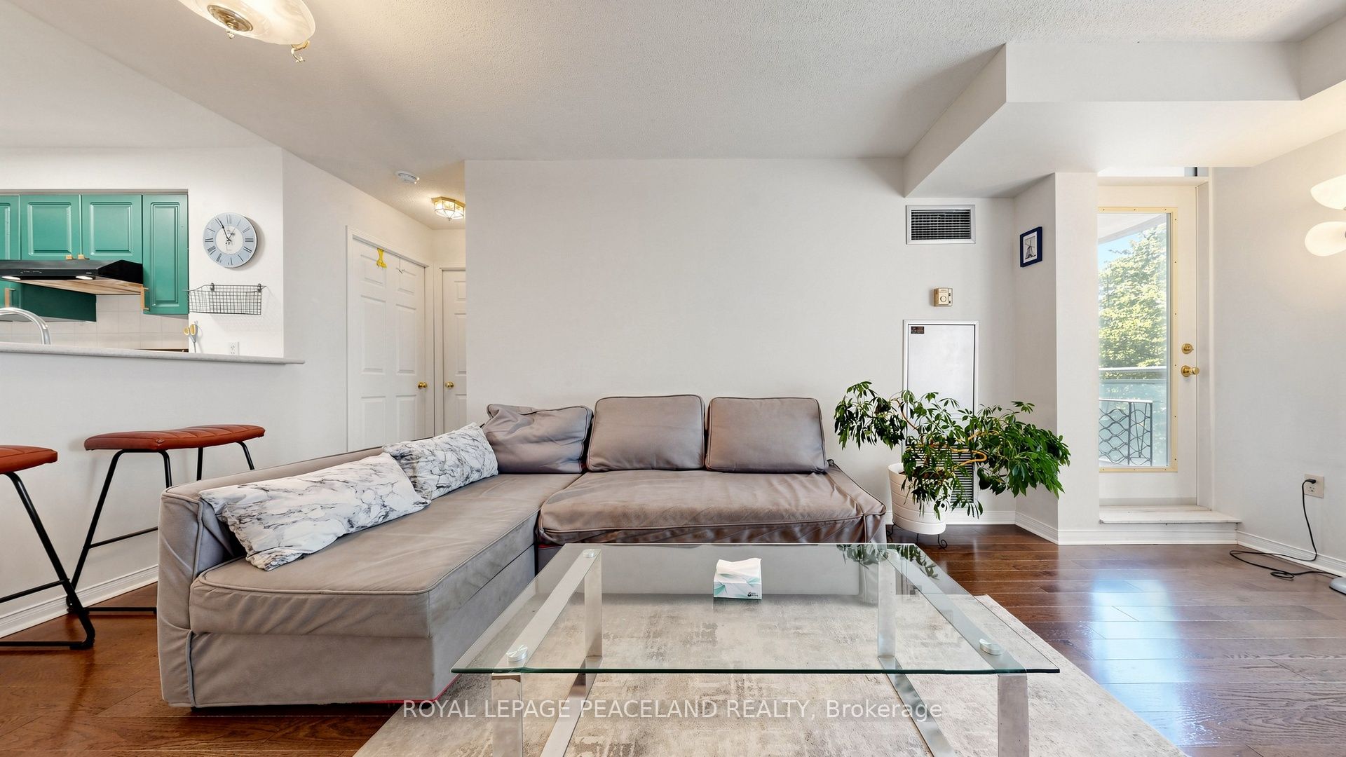 18 Pemberton Avenue 409, Toronto, ON M2M 4K9 photo 3