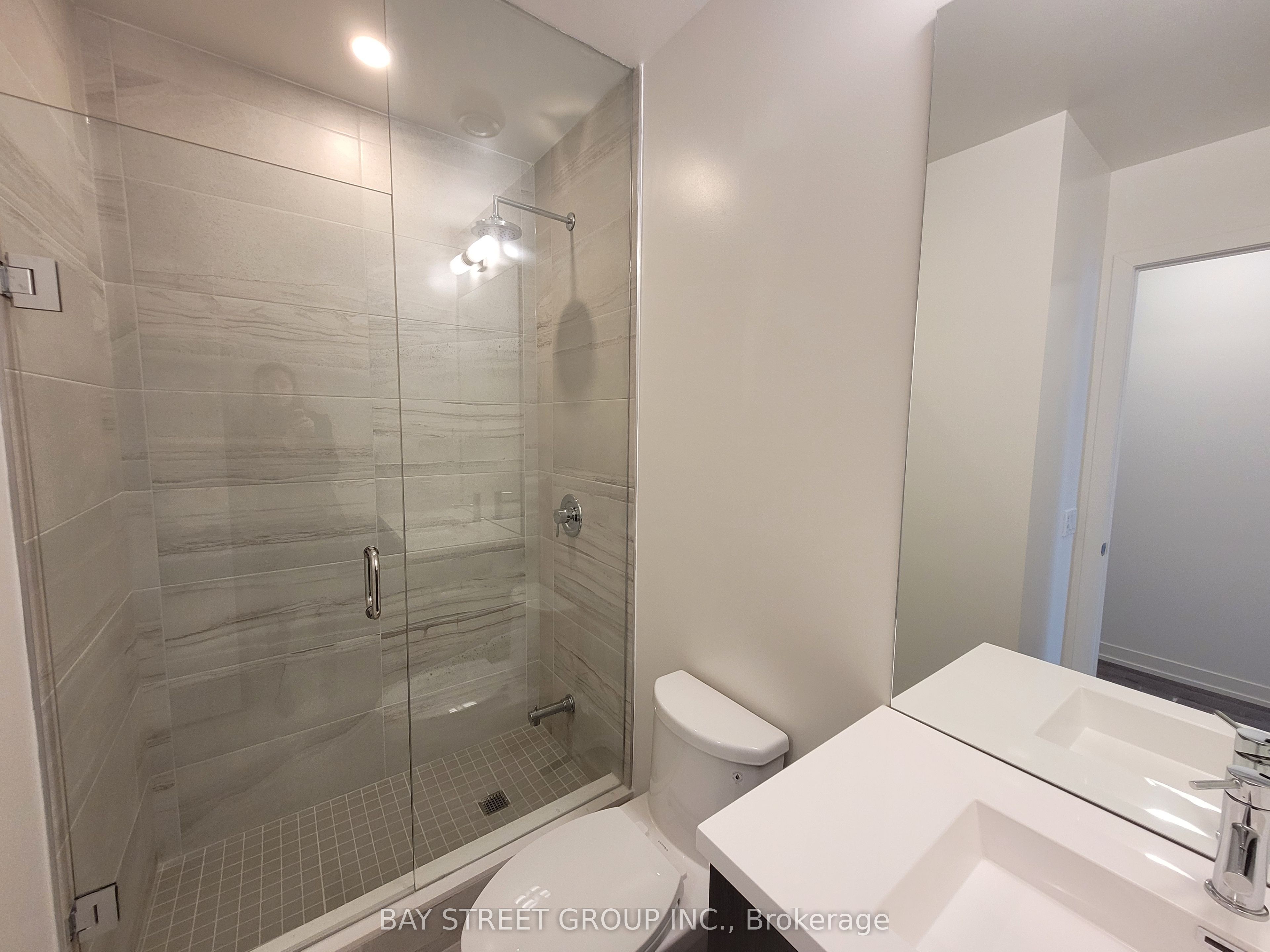 138 Downes Street 806, Toronto, ON M5E 0E4 photo 3