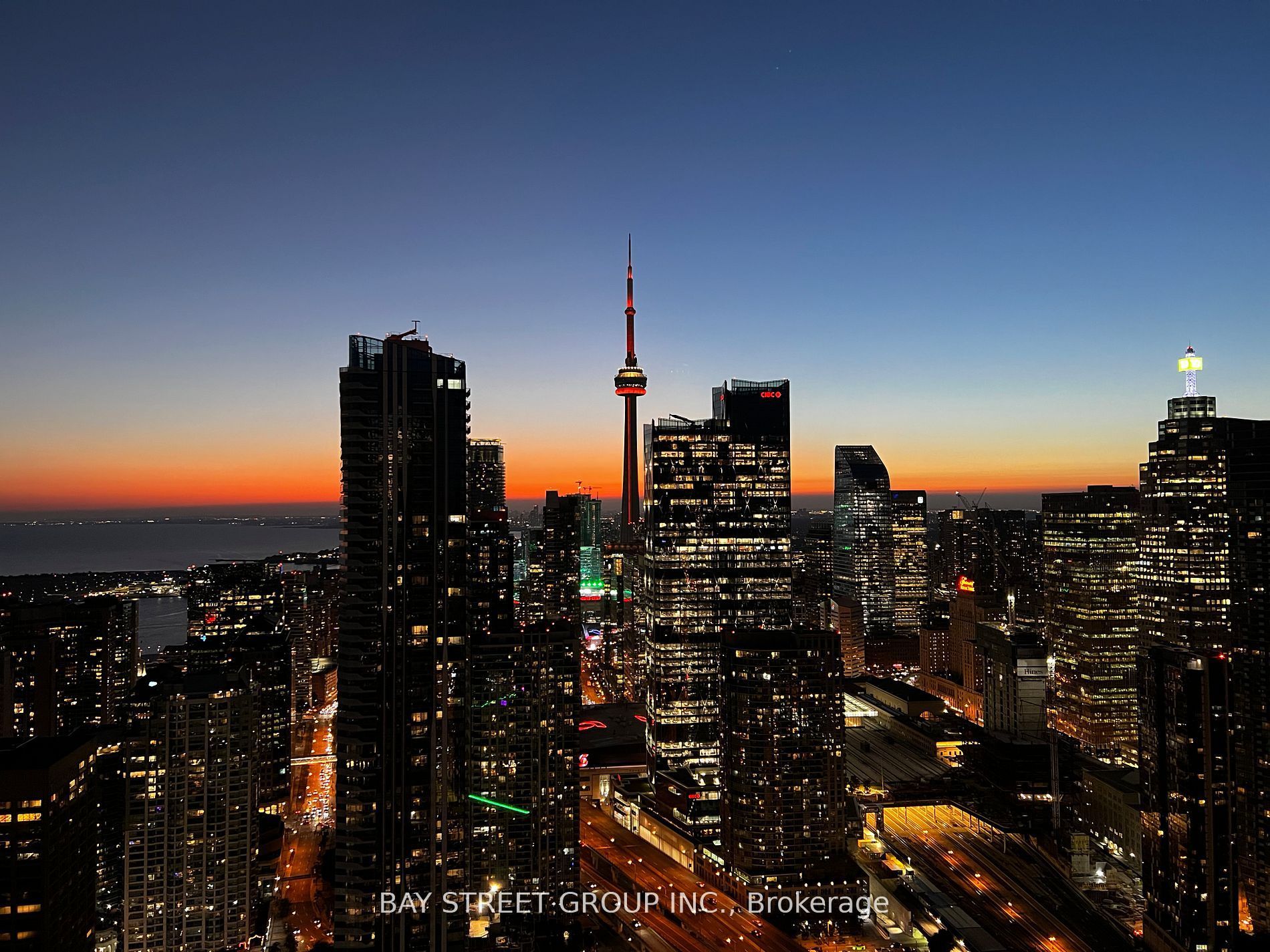 138 Downes Street 806, Toronto, ON M5E 0E4 photo 4