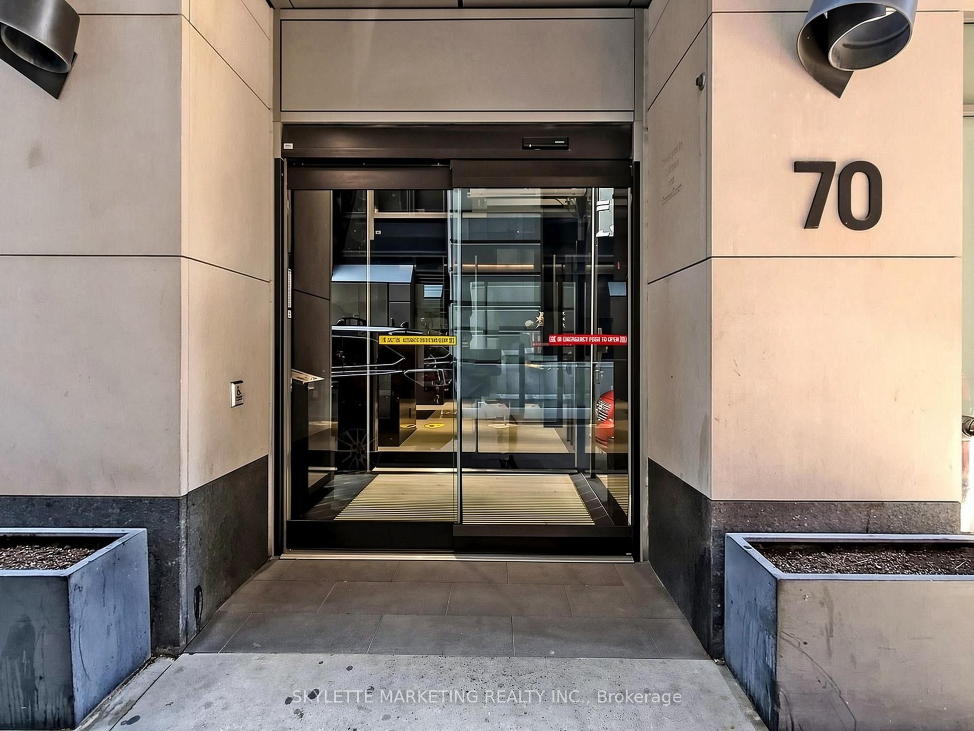 70 Temperance Street 2307, Toronto, ON M5H 0B1 photo 2