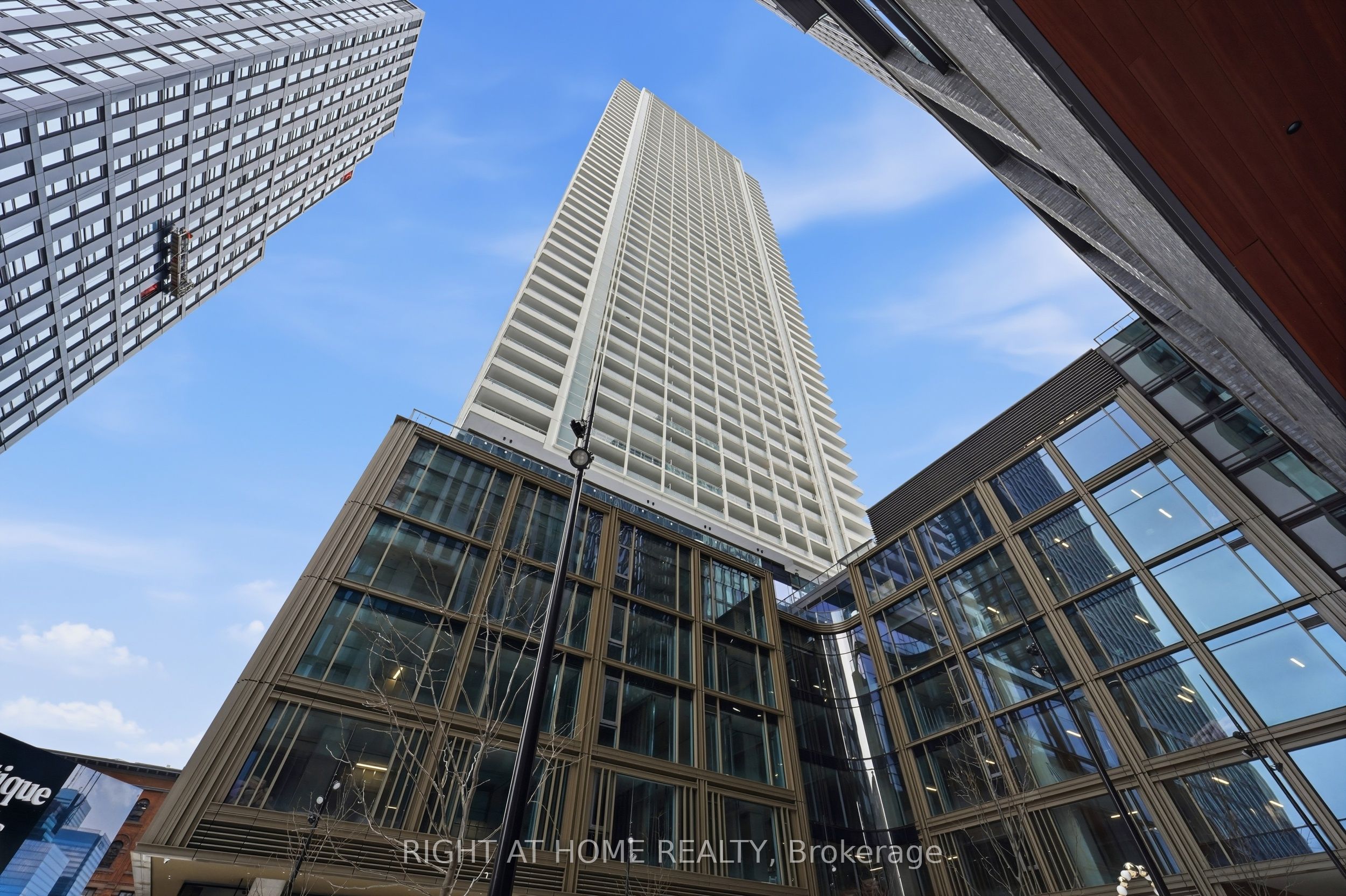 88 Queen Street E 4711, Toronto, ON M5C 0B6 photo 2
