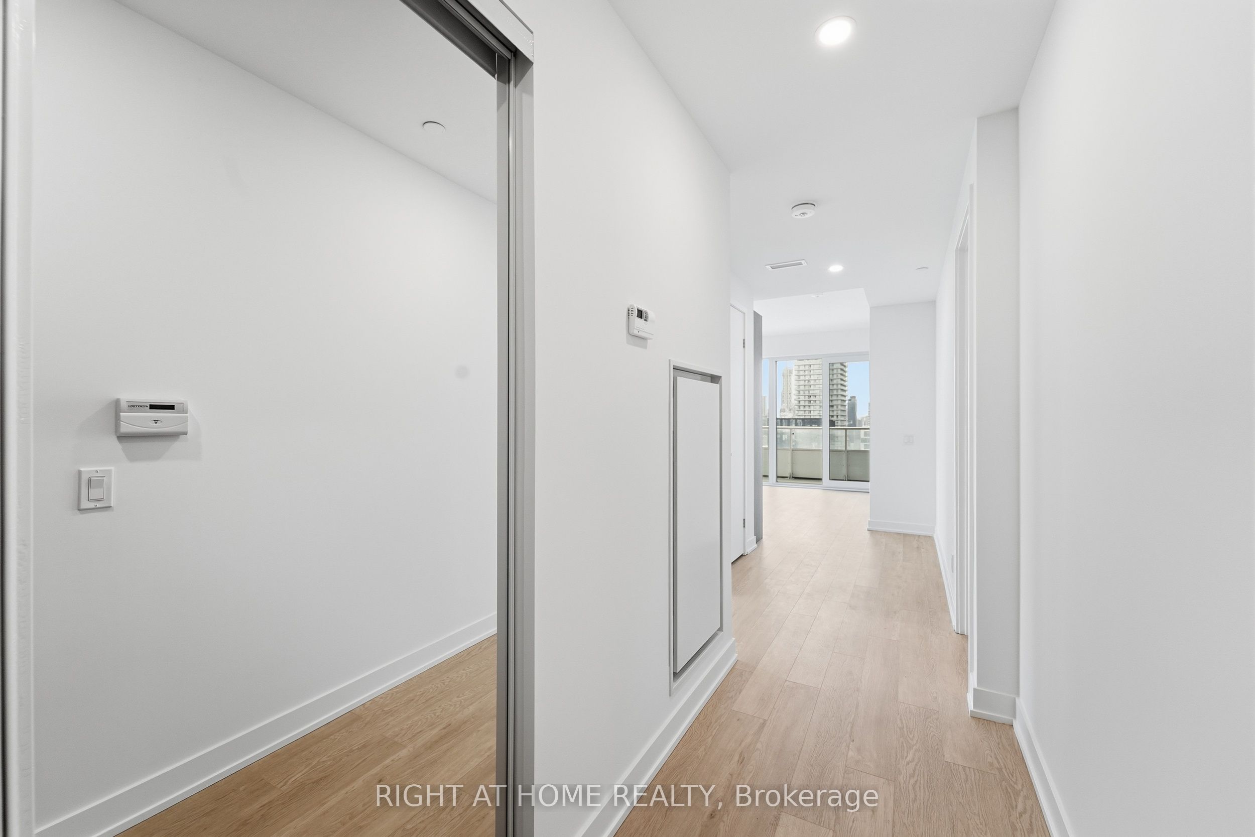 88 Queen Street E 4711, Toronto, ON M5C 0B6 photo 5