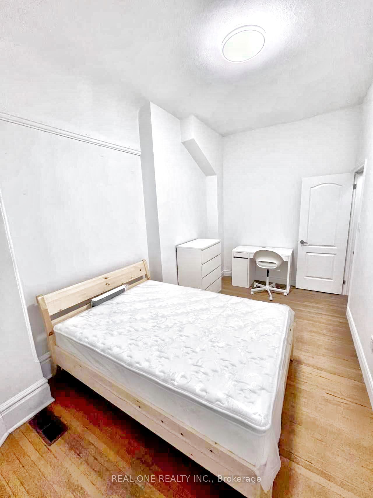 222 Robert Street 102, Toronto, ON M5S 2K7 photo 2
