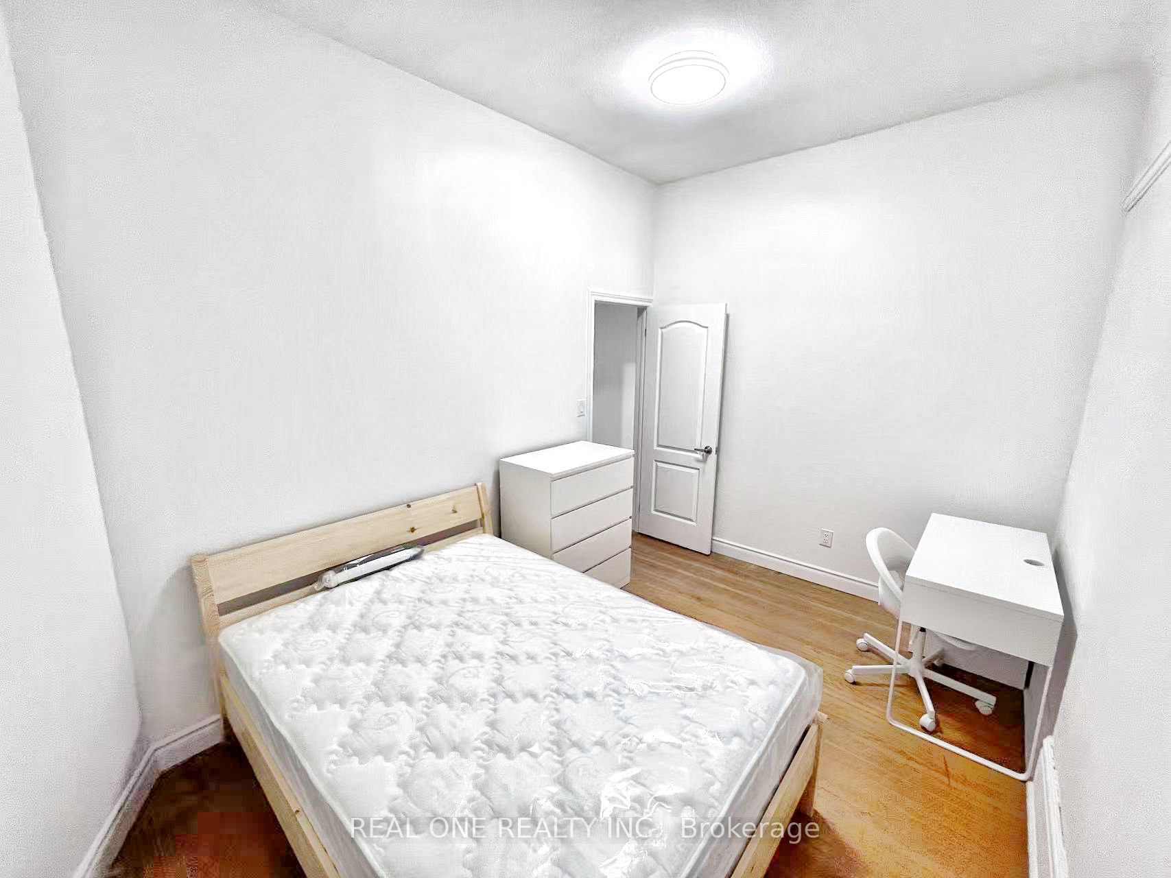222 Robert Street 102, Toronto, ON M5S 2K7 photo 4