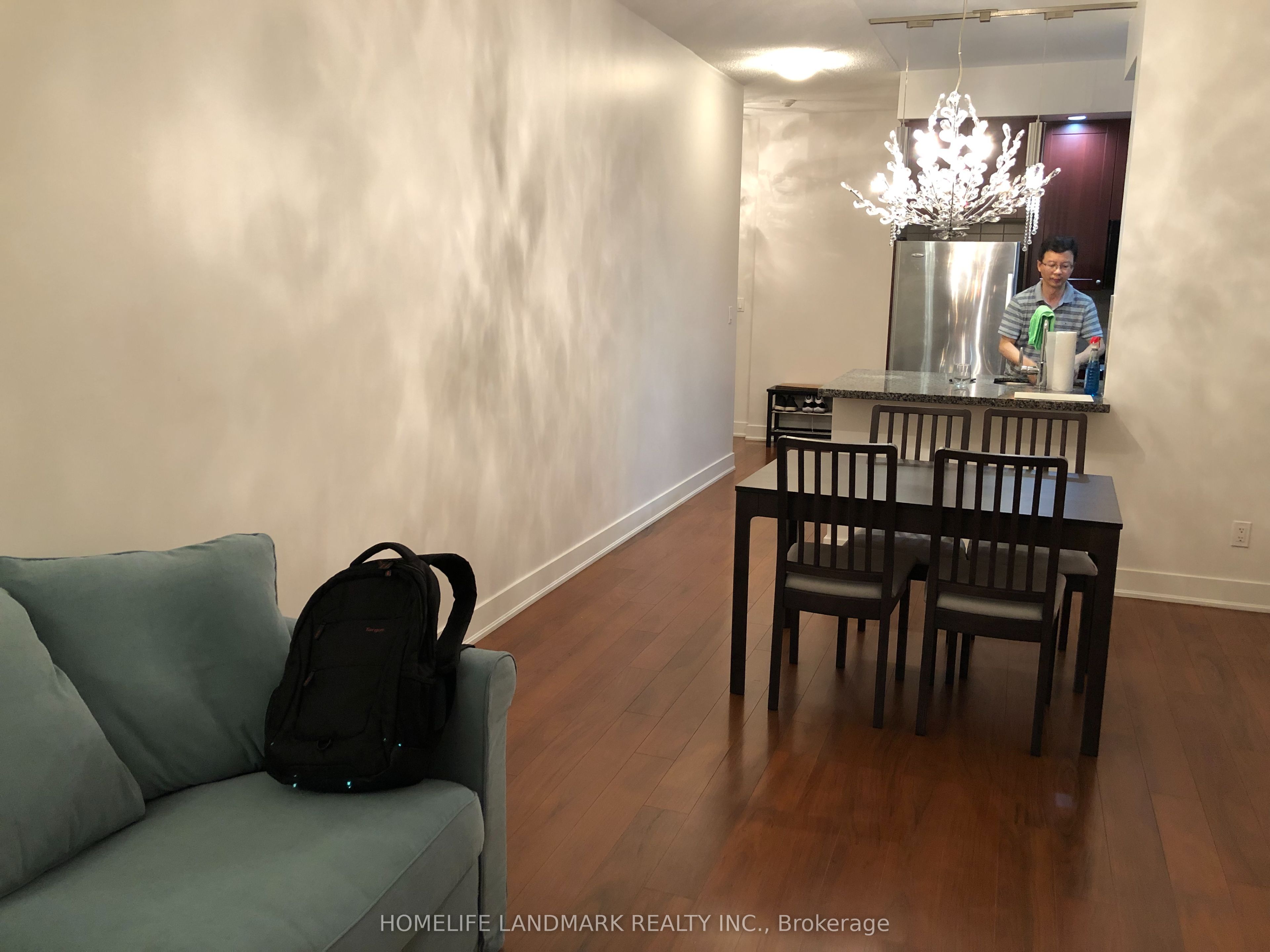 28 Linden Street 502, Toronto, ON M4Y 0A4 photo 3