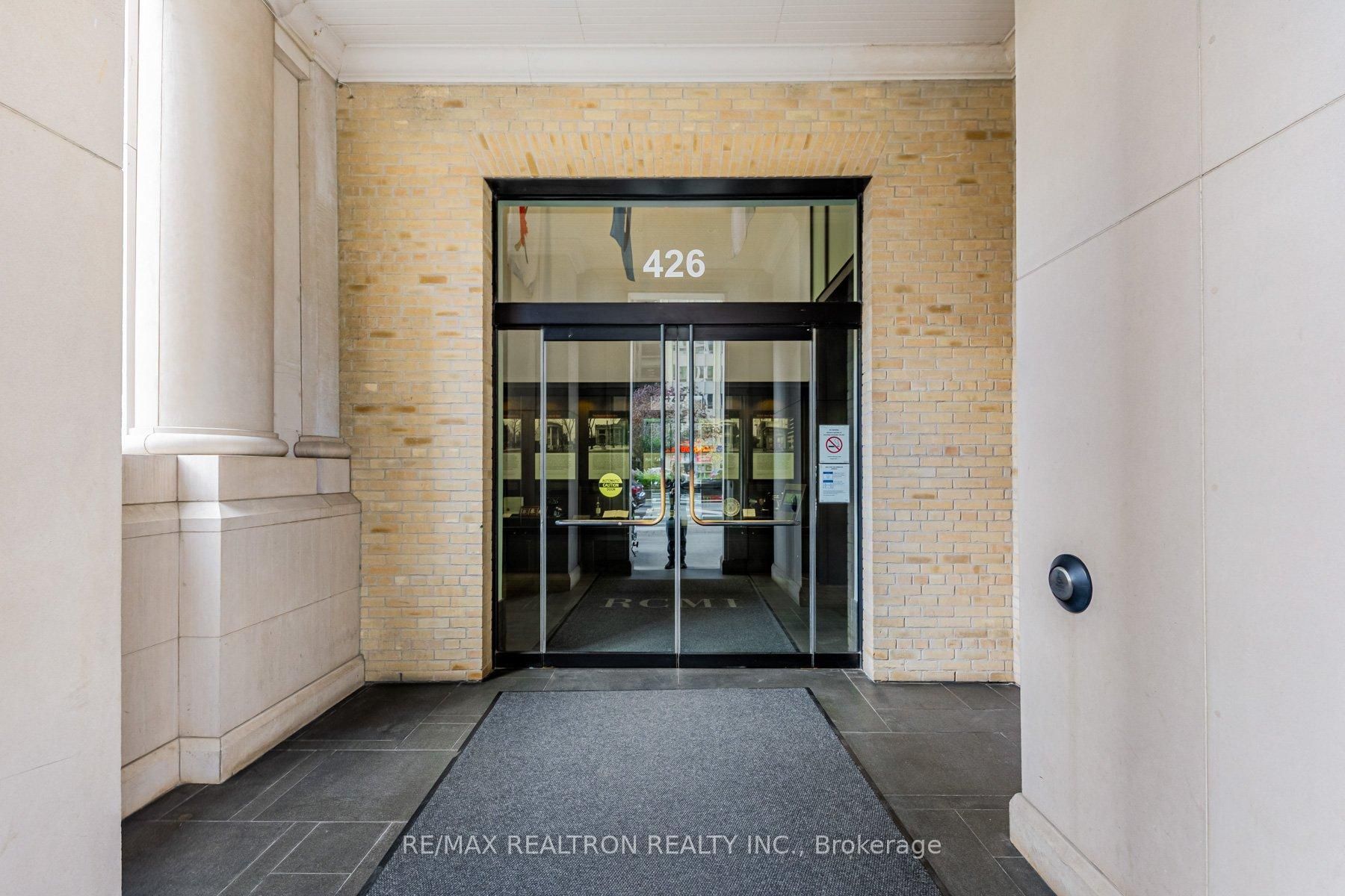 426 University Avenue 905, Toronto, ON M5G 1S9 photo 3