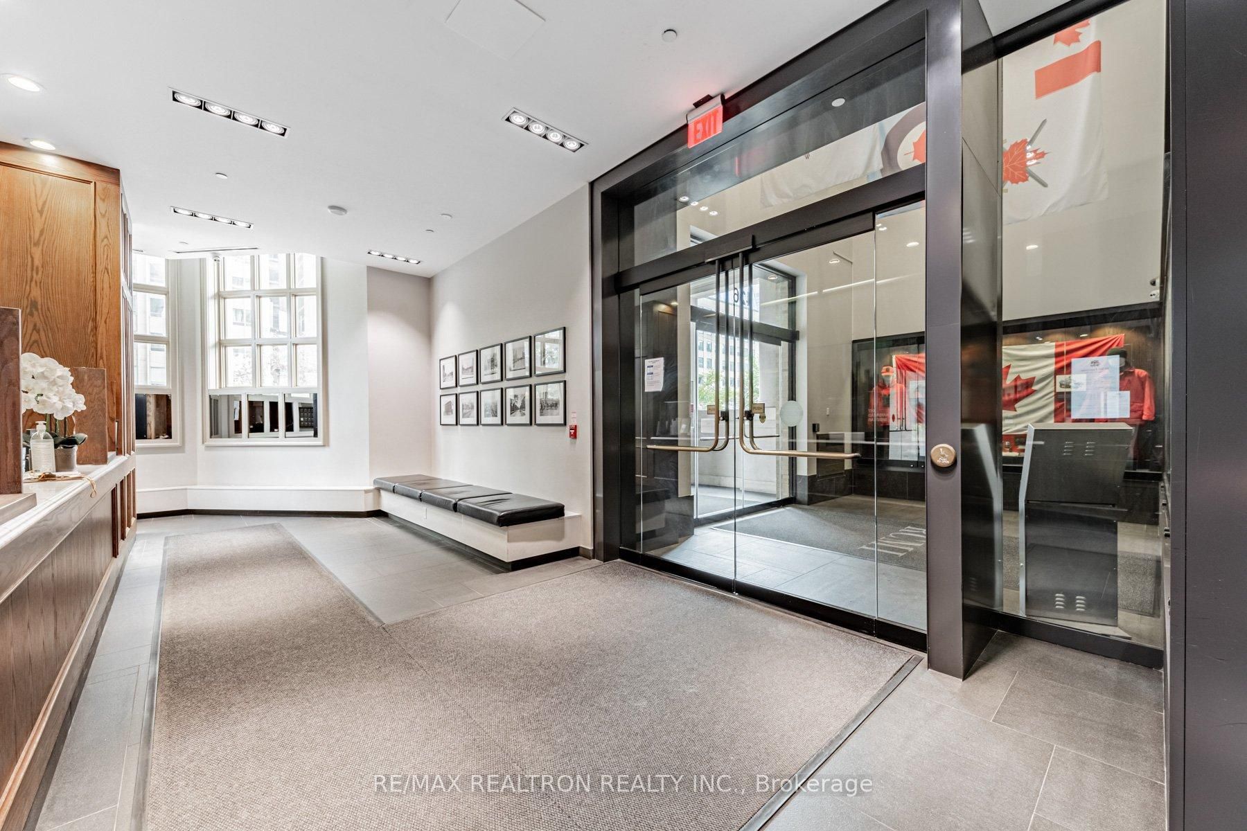 426 University Avenue 905, Toronto, ON M5G 1S9 photo 4