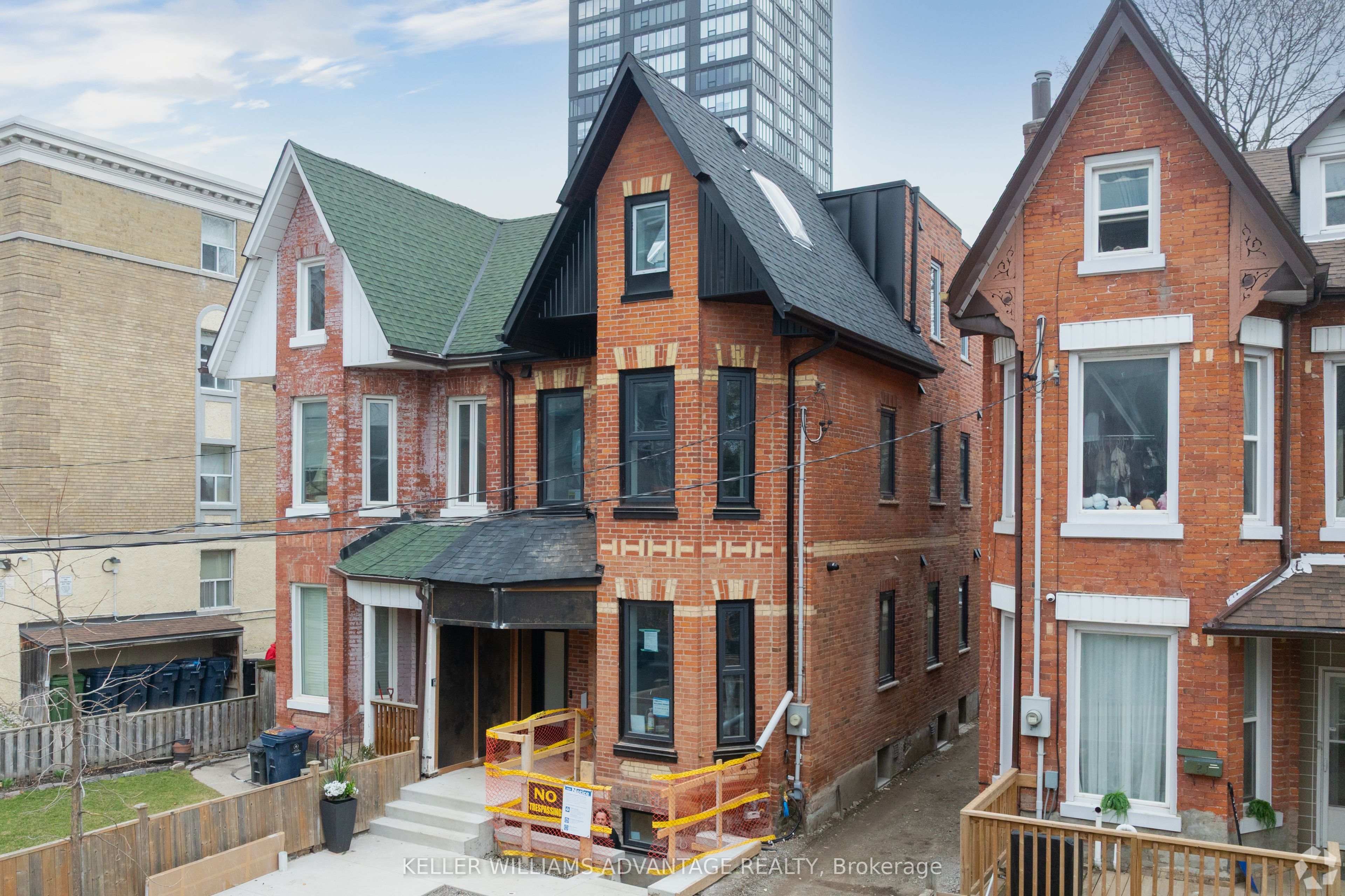 23 Ross Street 1, Toronto, ON M5T 1Z8 photo 3