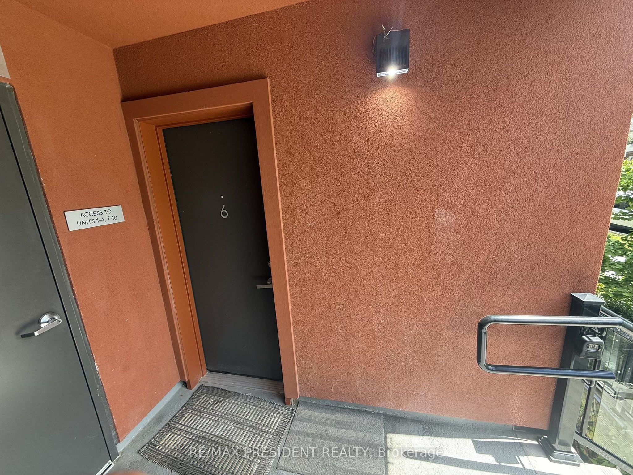 12 Marquette Avenue S 6, Toronto, ON M6A 0E1 photo 2