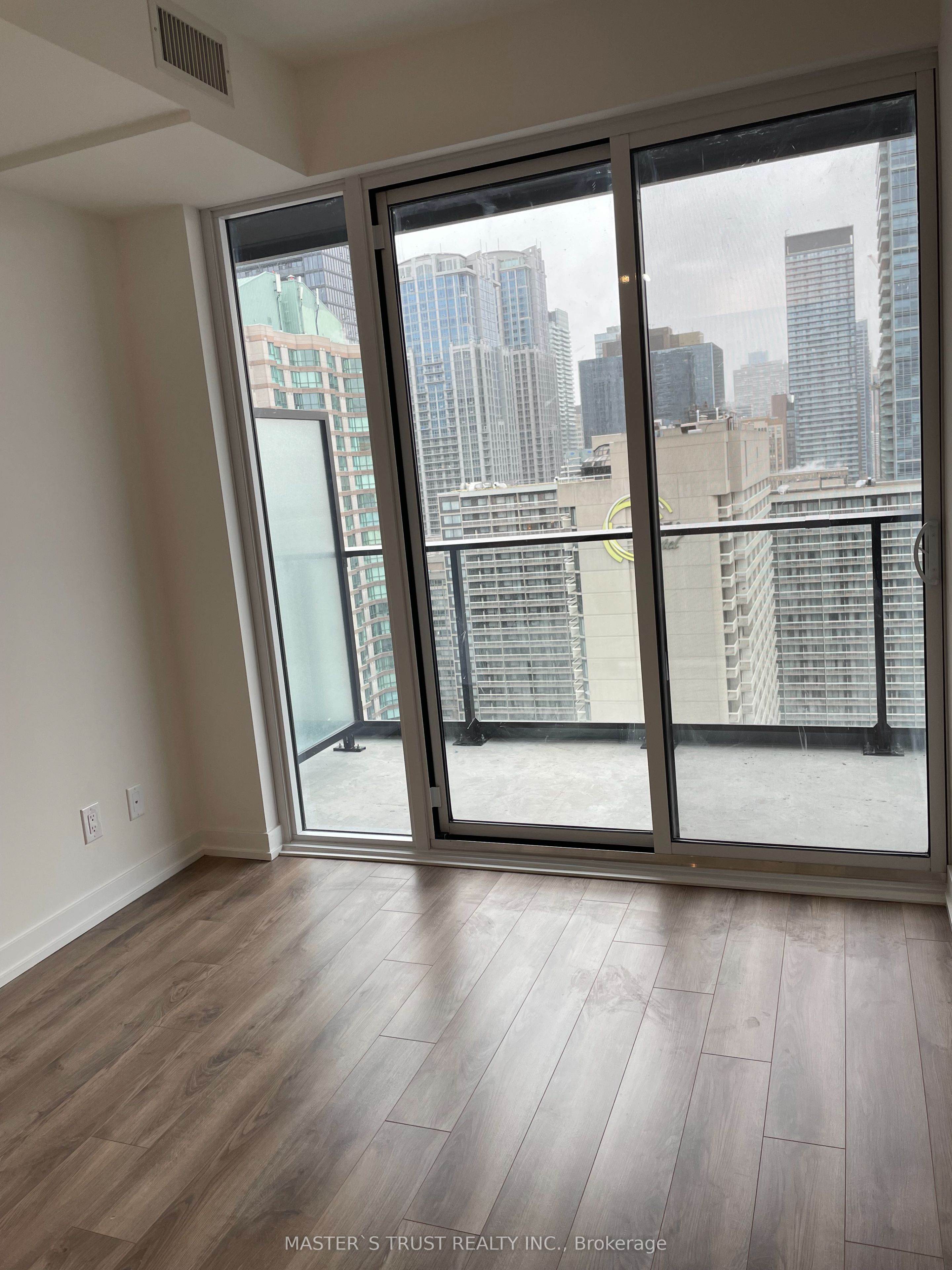 20 Edward Street 2322, Toronto, ON M5G 1C9 photo 3