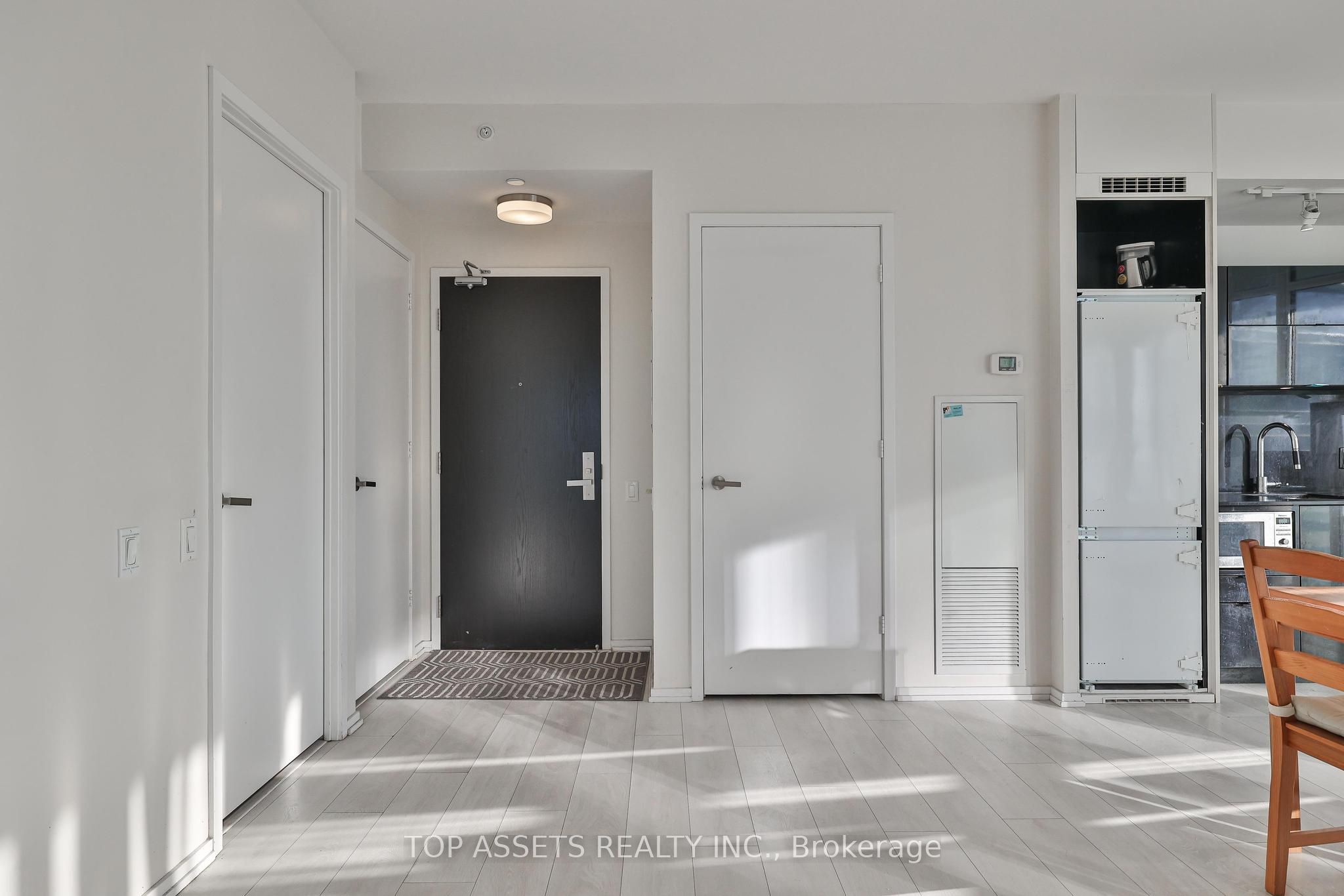 125 Peter Street 602, Toronto, ON M5V 0M2 photo 3