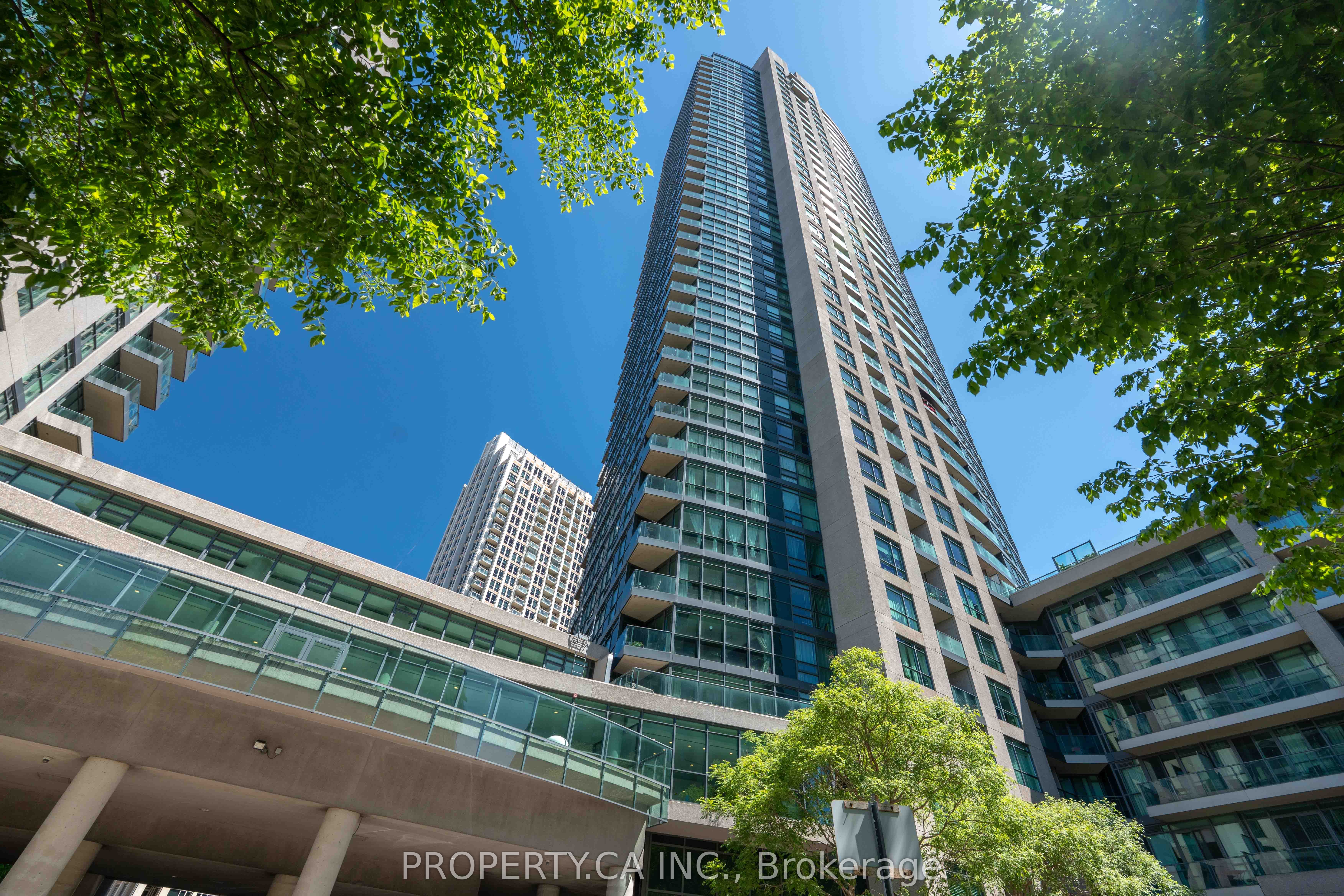 215 Fort York Boulevard 2203, Toronto, ON M5V 4A2