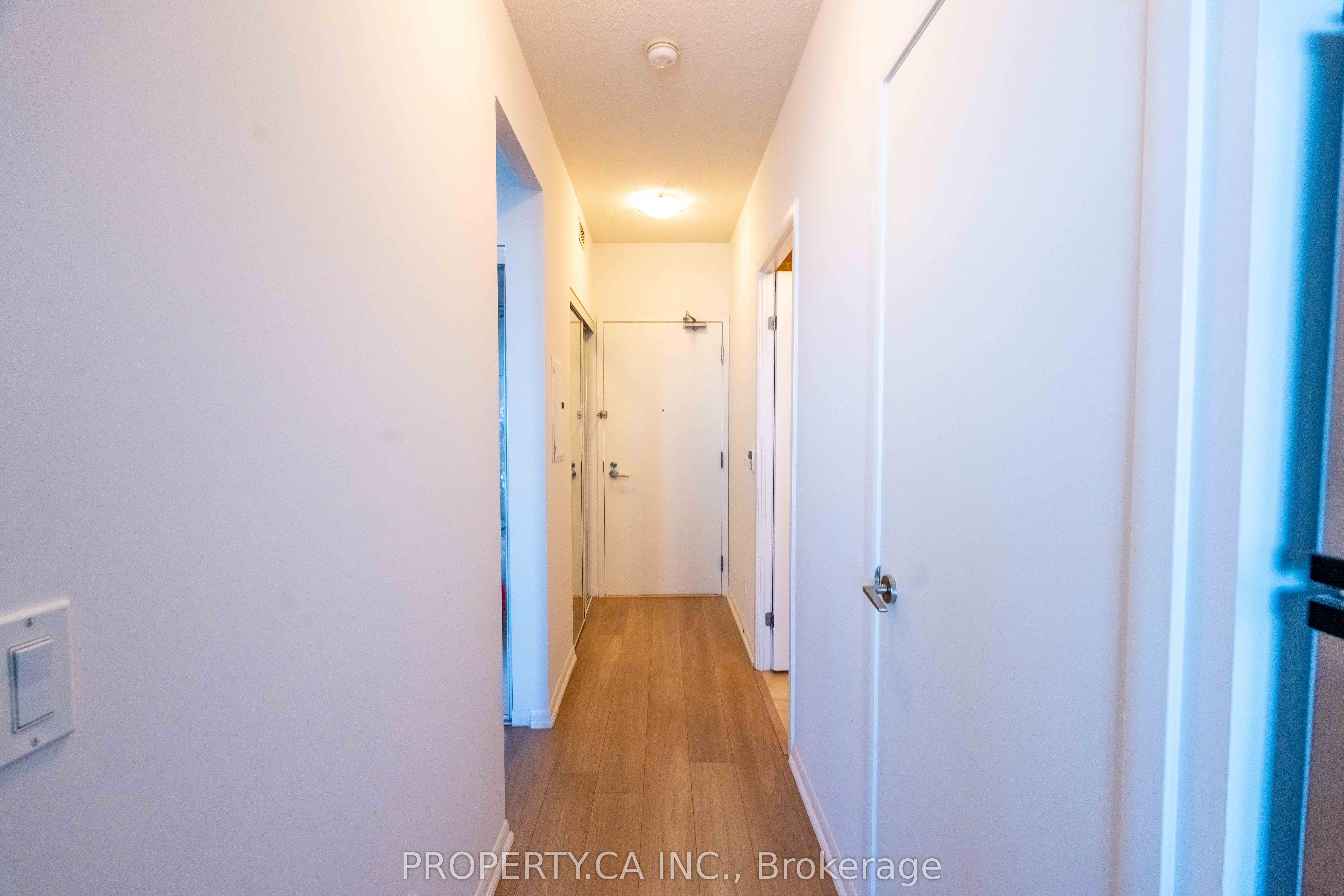 215 Fort York Boulevard 2203, Toronto, ON M5V 4A2 photo 2