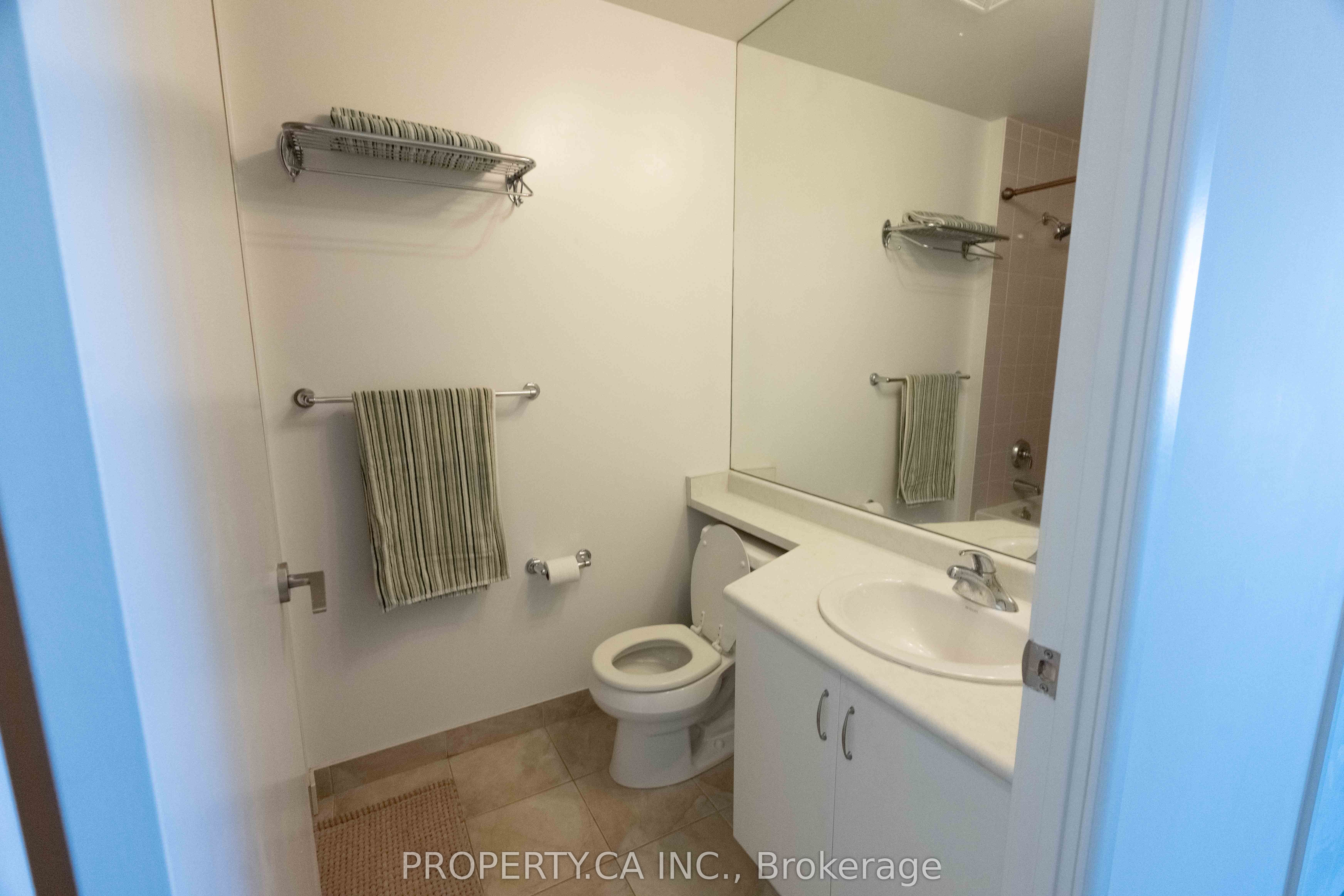215 Fort York Boulevard 2203, Toronto, ON M5V 4A2 photo 3