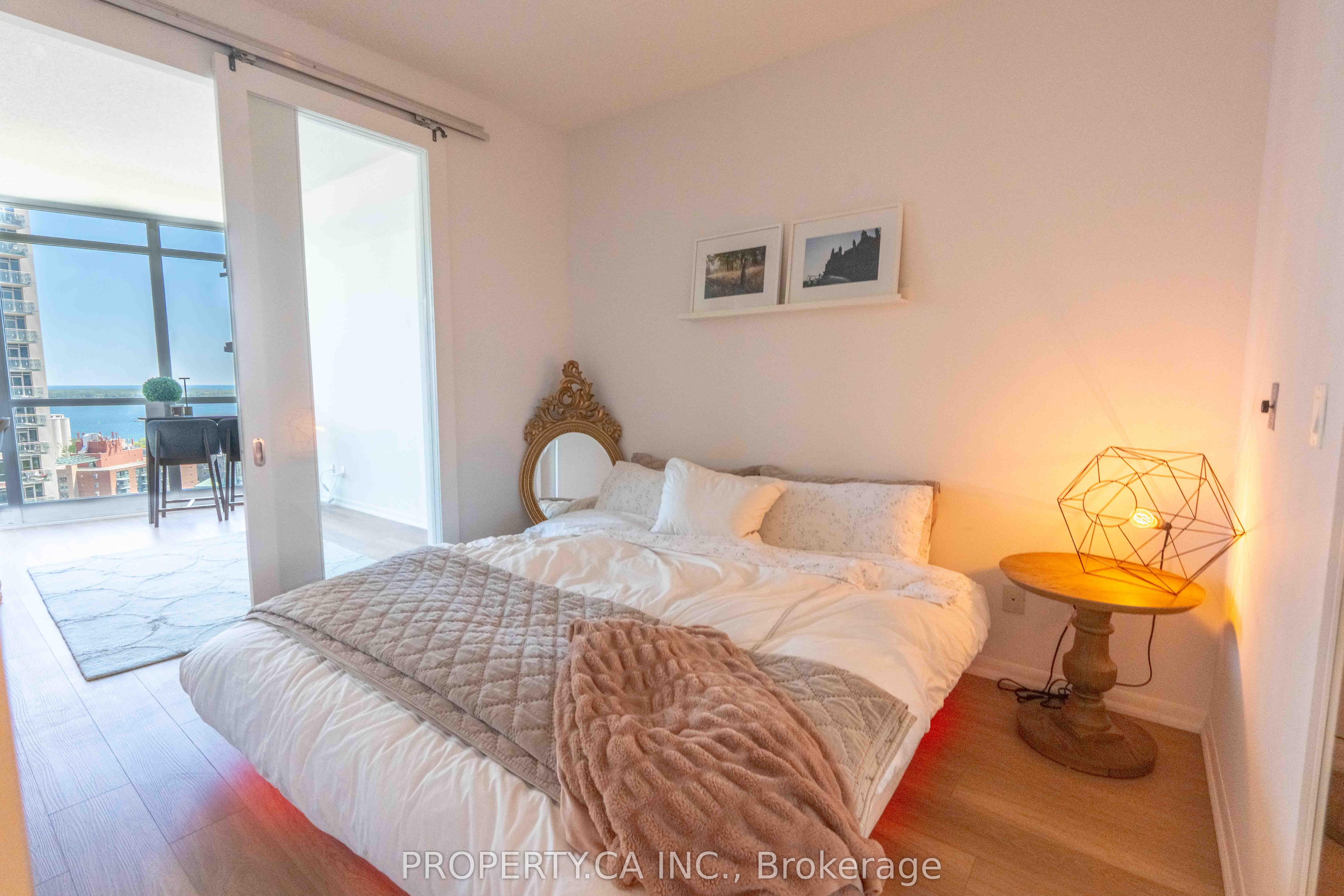215 Fort York Boulevard 2203, Toronto, ON M5V 4A2 photo 4
