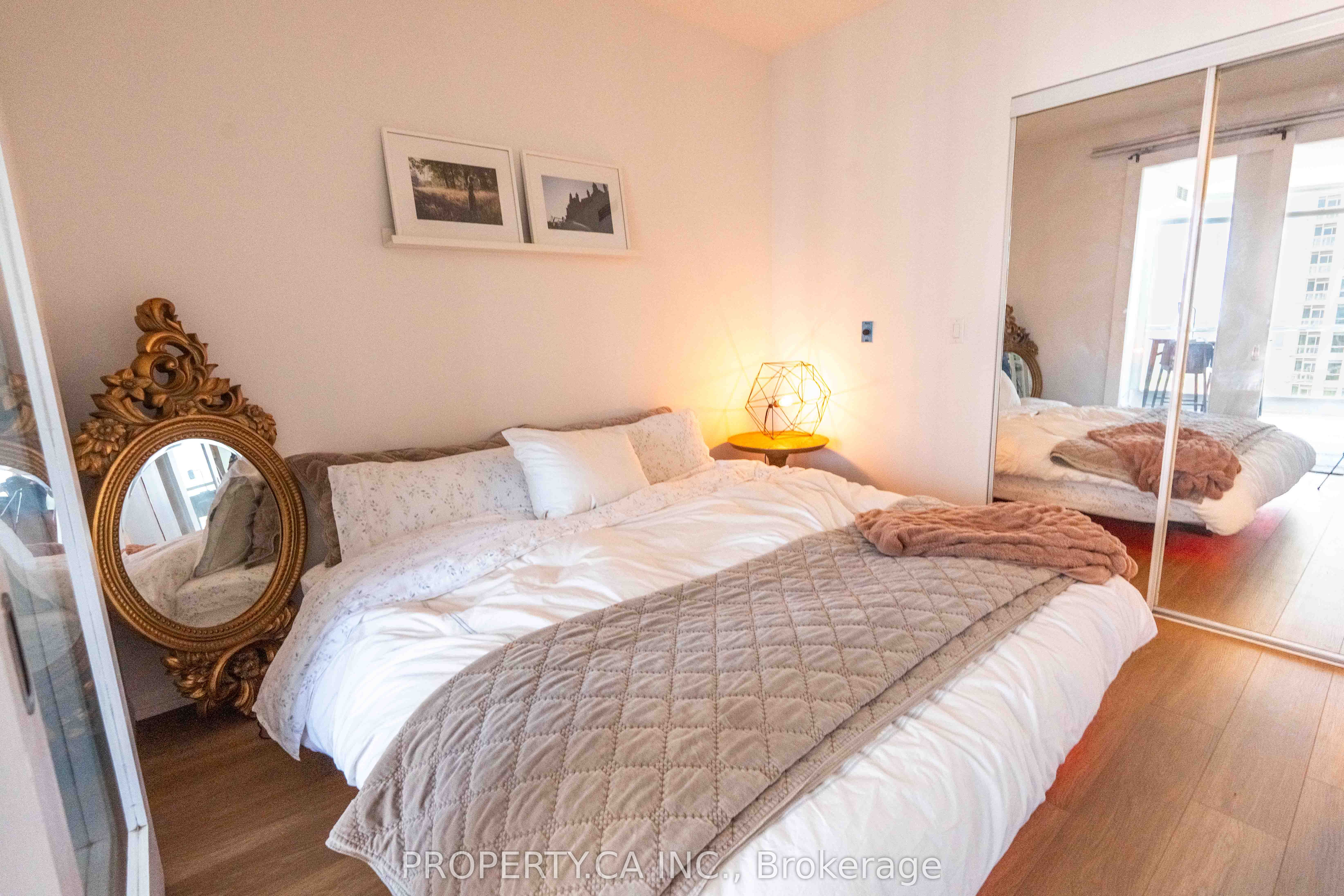 215 Fort York Boulevard 2203, Toronto, ON M5V 4A2 photo 5