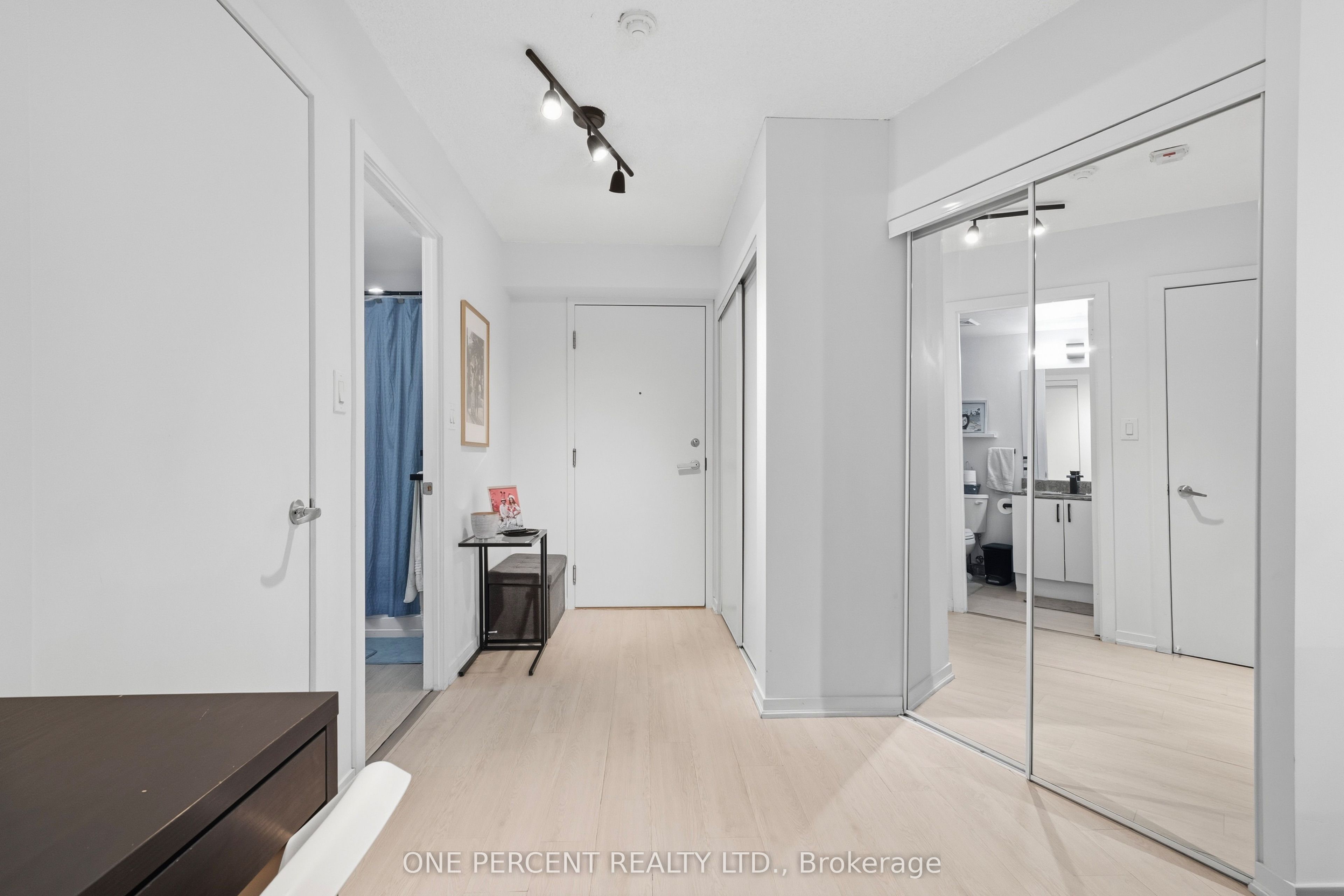 801 Sheppard Avenue W 511, Toronto, ON M3H 0A8 photo 2