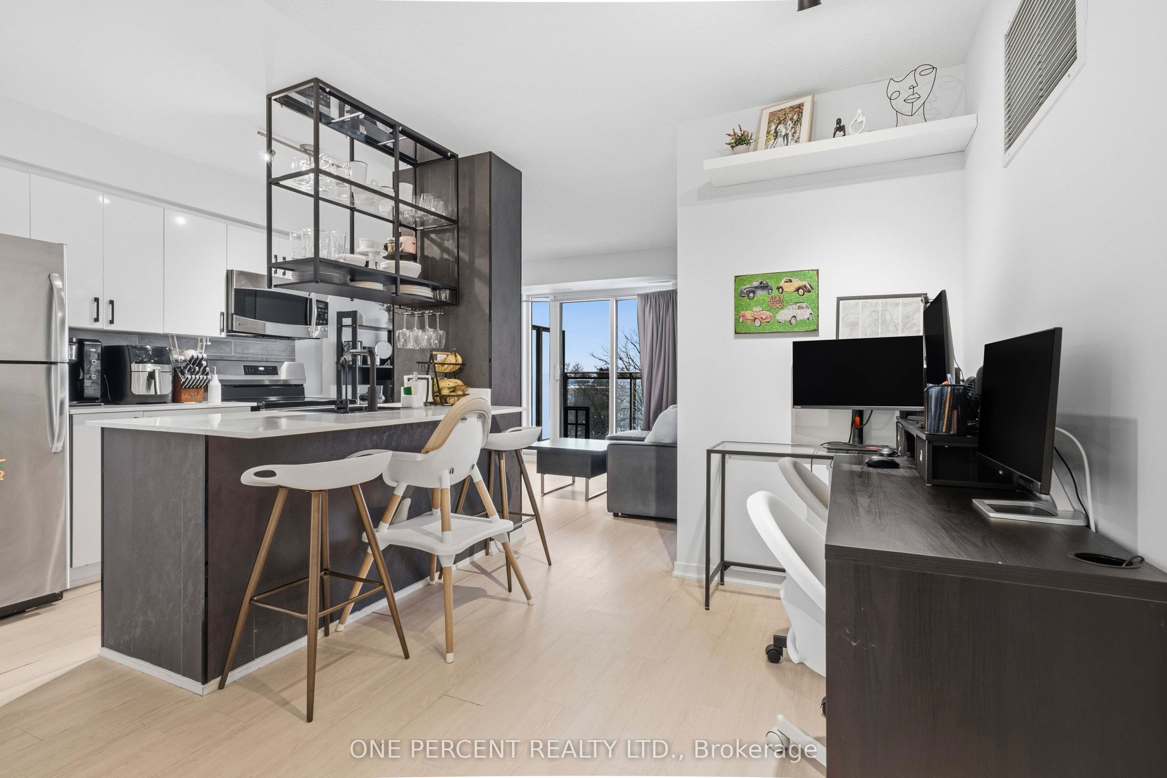 801 Sheppard Avenue W 511, Toronto, ON M3H 0A8 photo 3