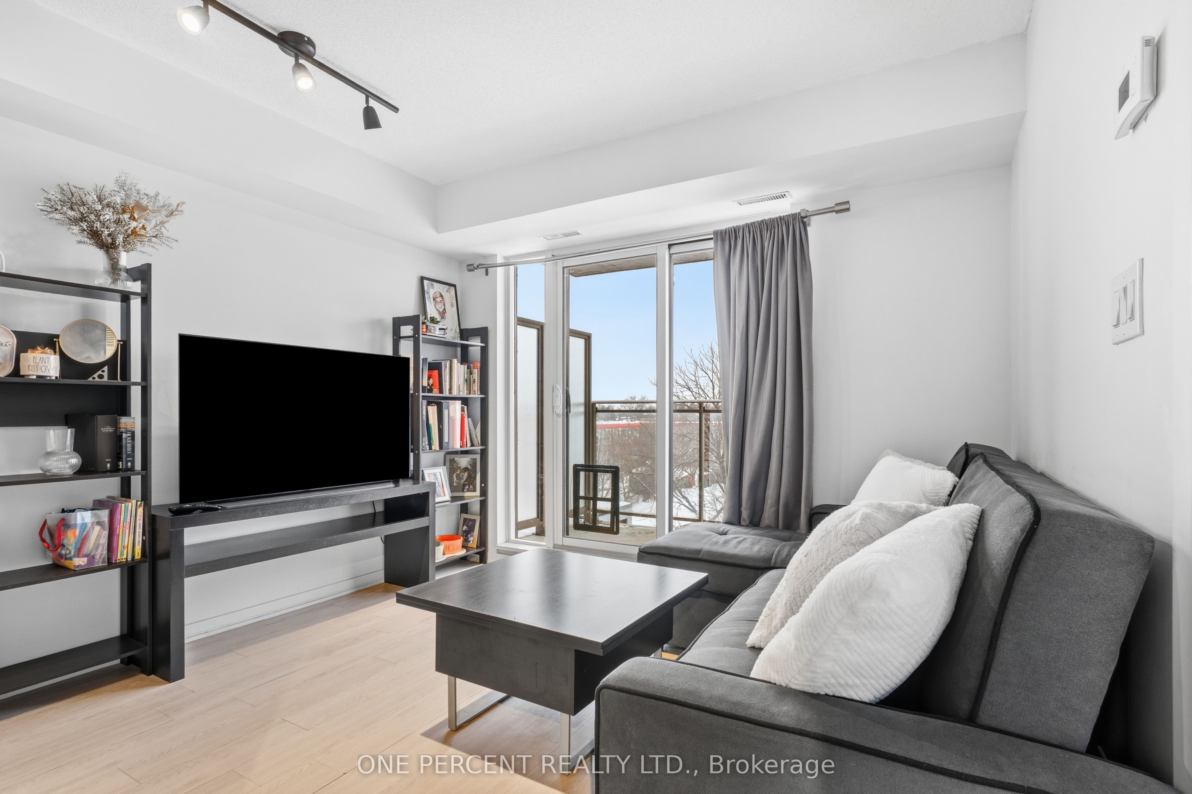 801 Sheppard Avenue W 511, Toronto, ON M3H 0A8 photo 4