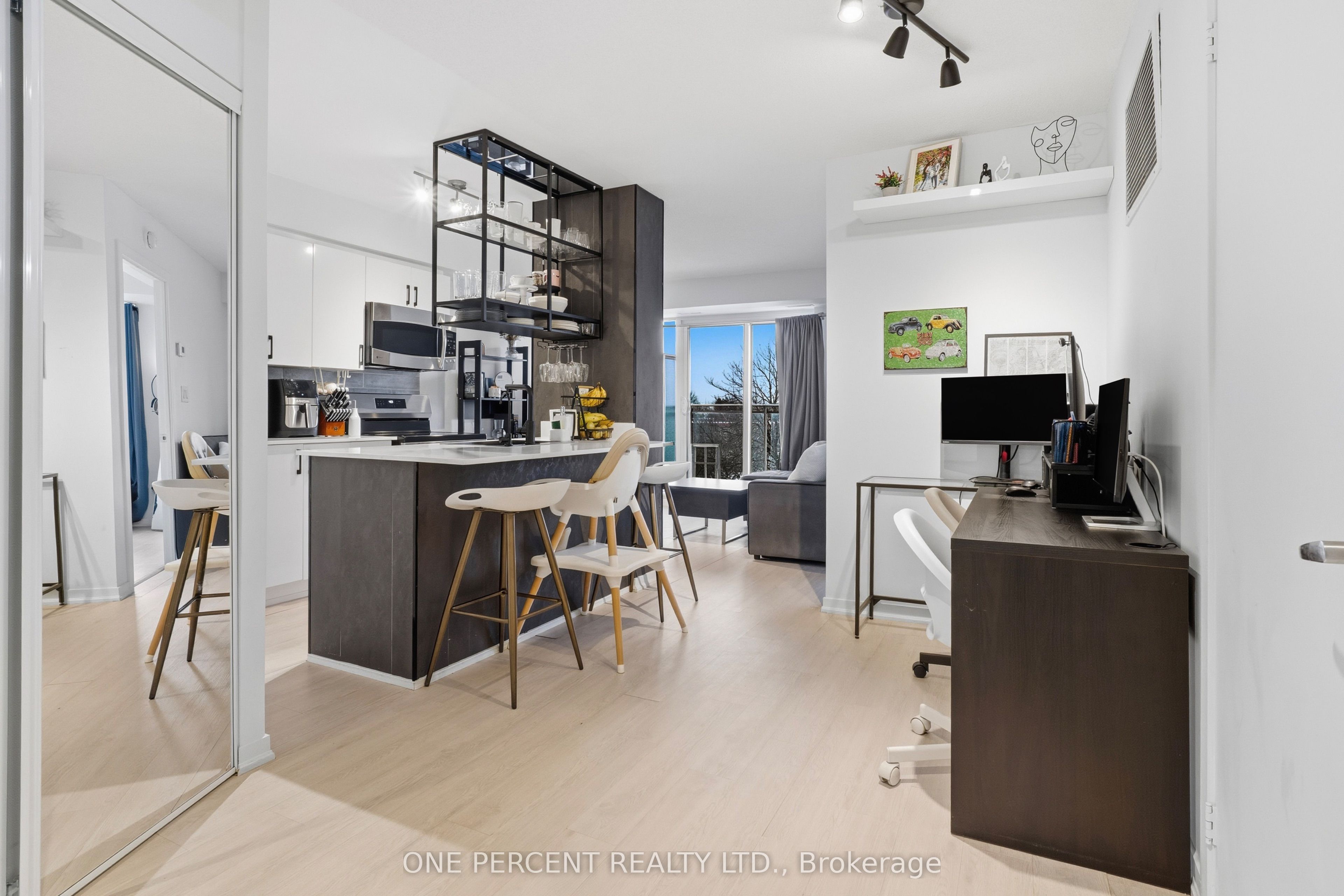 801 Sheppard Avenue W 511, Toronto, ON M3H 0A8 photo 5