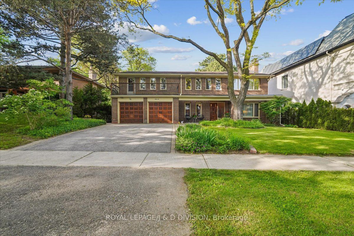 36 Medalist Road, Toronto, ON M2P 1Y5