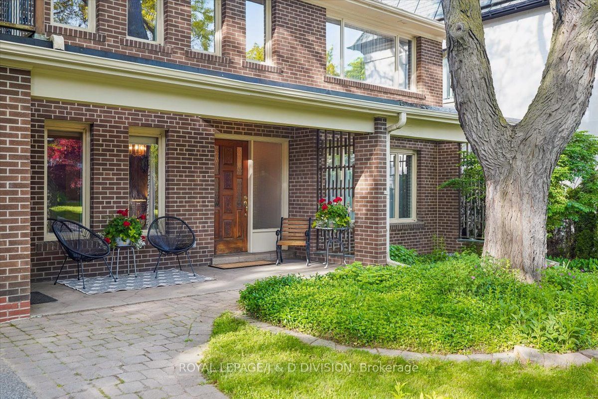 36 Medalist Road, Toronto, ON M2P 1Y5 photo 3