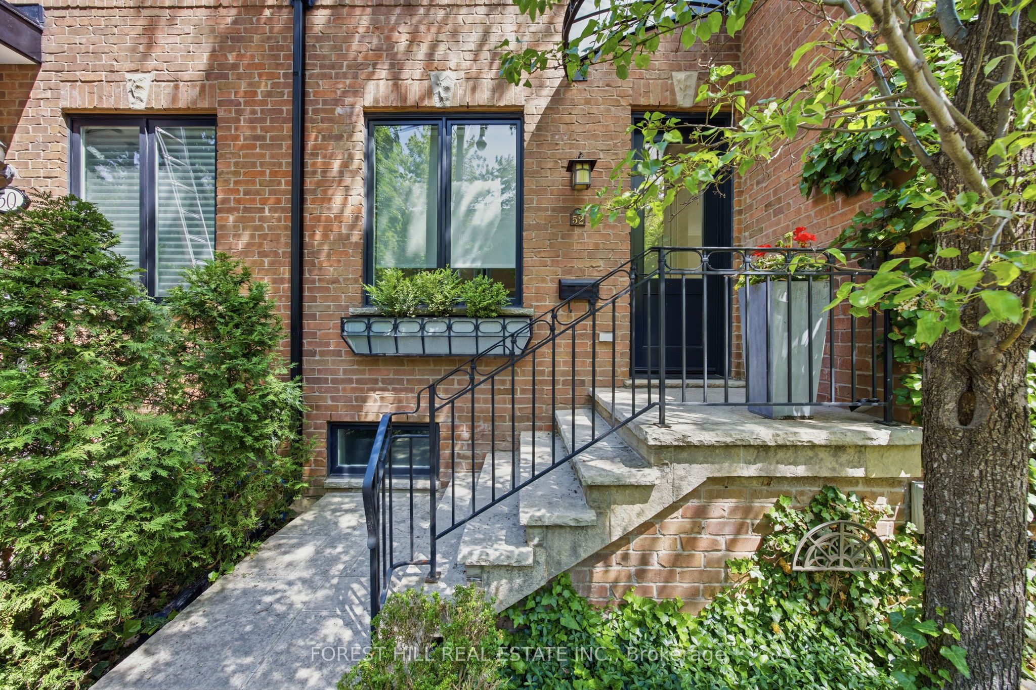 52 Shaftesbury Avenue, Toronto, ON M4T 1A2