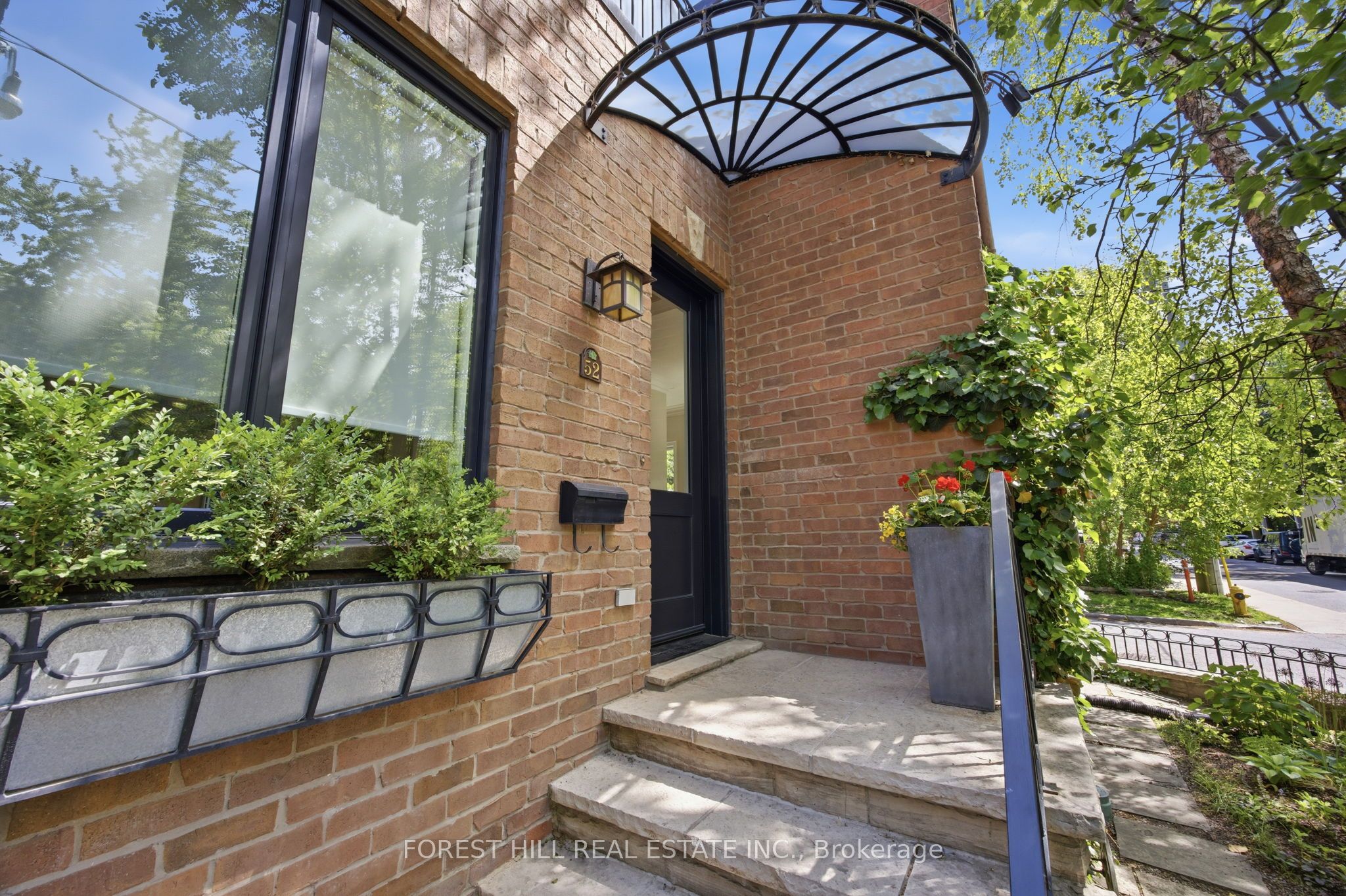 52 Shaftesbury Avenue, Toronto, ON M4T 1A2 photo 2