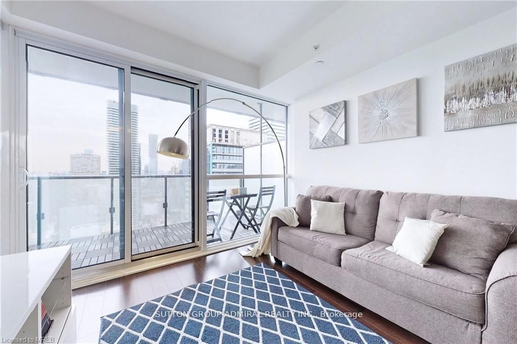 15 Grenville Street 3706, Toronto, ON M4Y 0B9 photo 2