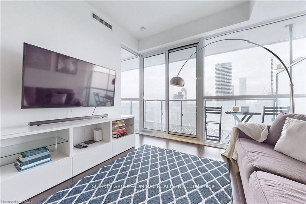 15 Grenville Street 3706, Toronto, ON M4Y 0B9 photo 4