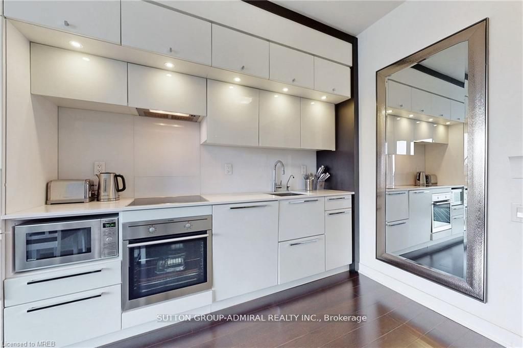 15 Grenville Street 3706, Toronto, ON M4Y 0B9 photo 5