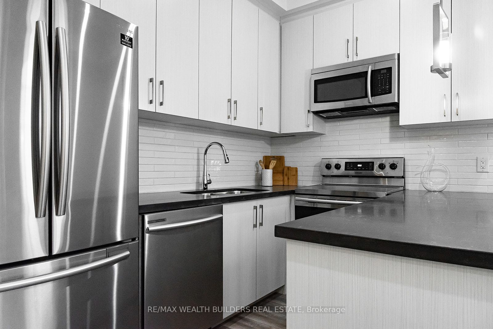 217 Jarvis Street 1, Toronto, ON M5B 2C1 photo 3