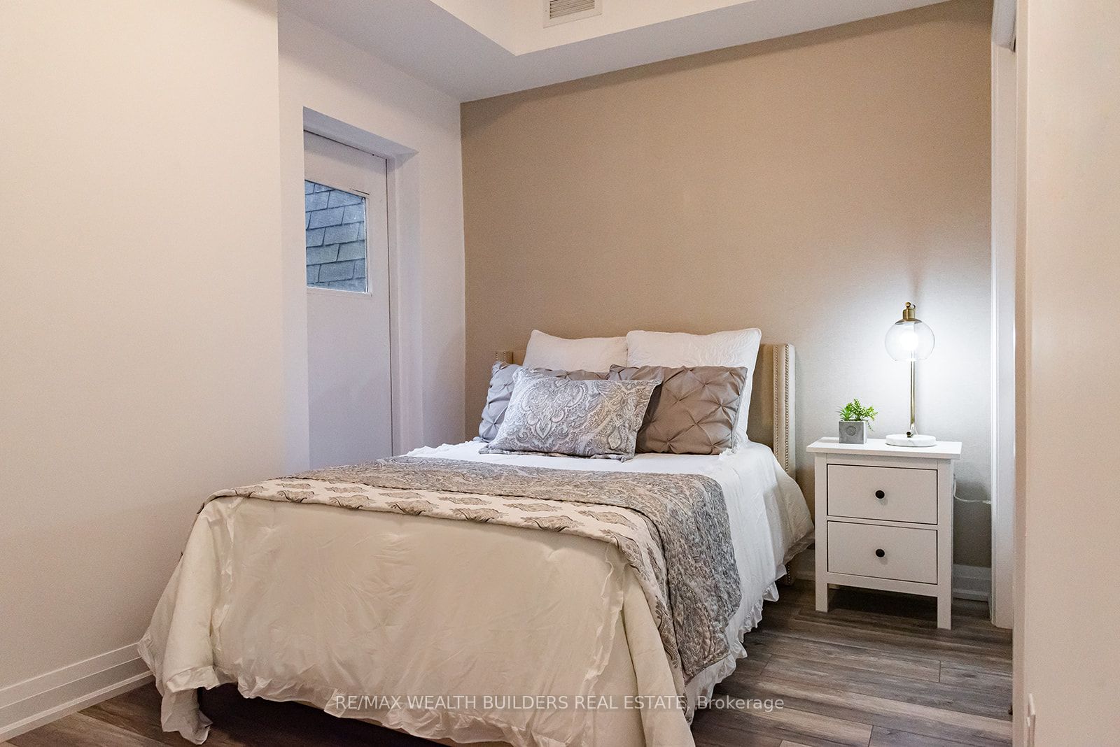 217 Jarvis Street 1, Toronto, ON M5B 2C1 photo 4