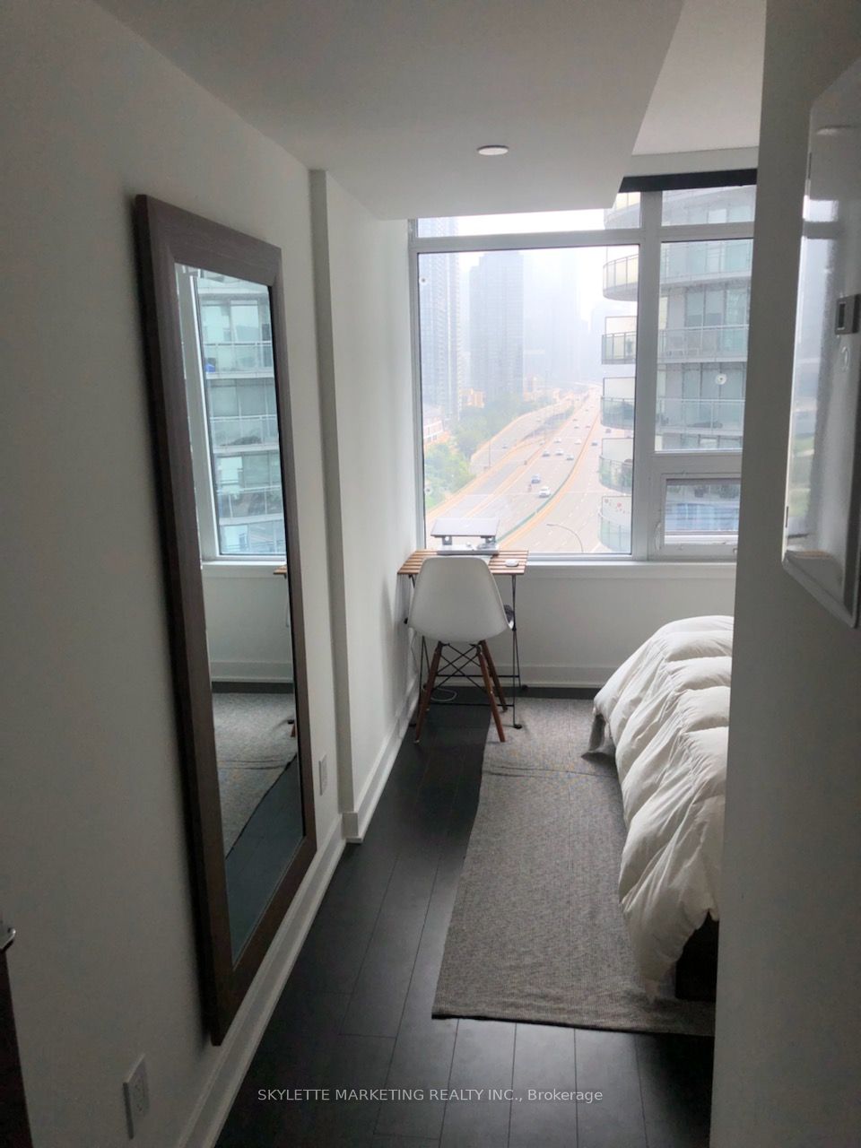 17 Bathurst Street 1512, Toronto, ON M5V 0N1