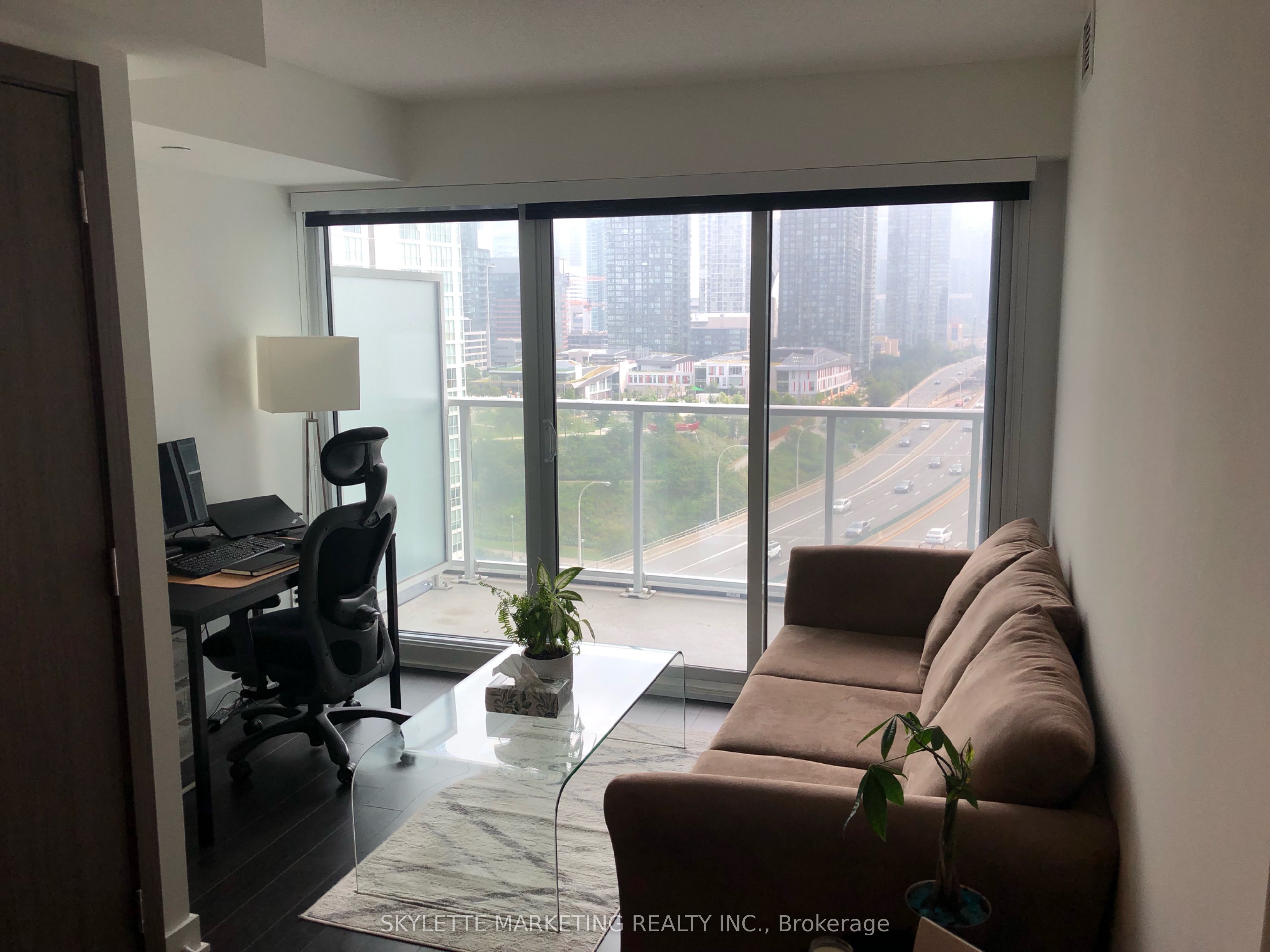 17 Bathurst Street 1512, Toronto, ON M5V 0N1 photo 4