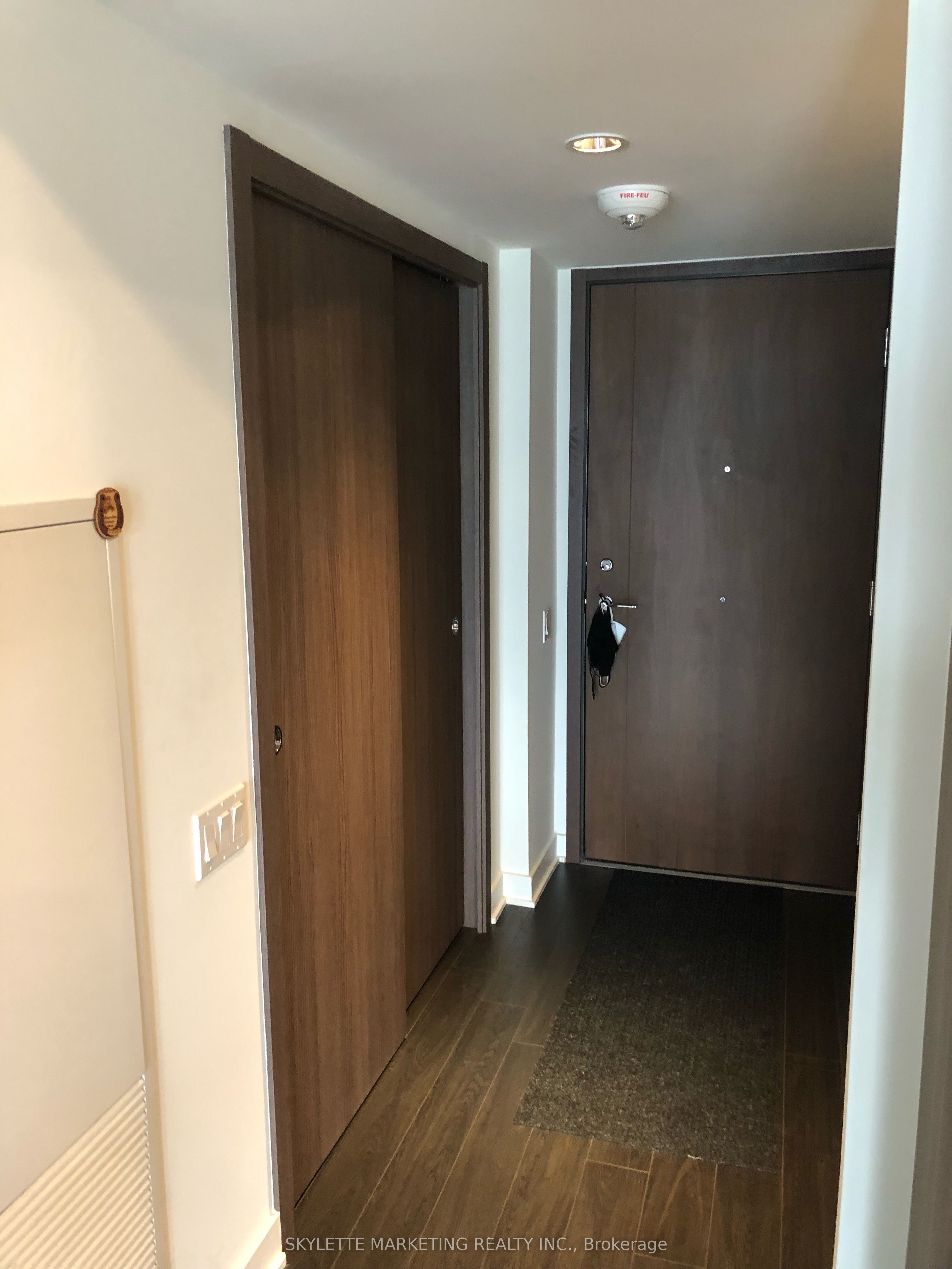17 Bathurst Street 1512, Toronto, ON M5V 0N1 photo 5
