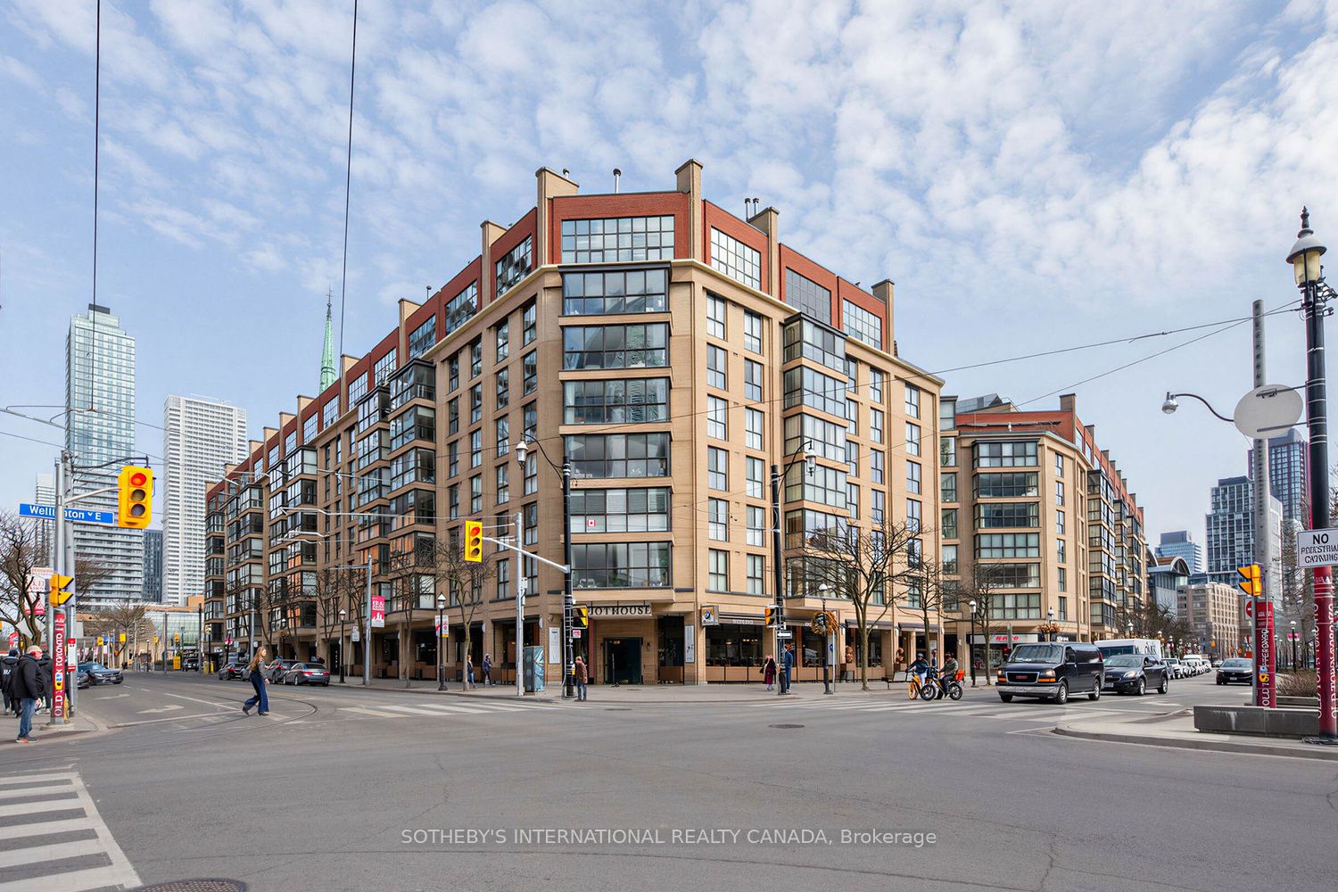 35 Church Street 202, Toronto, ON M5E 1T3
