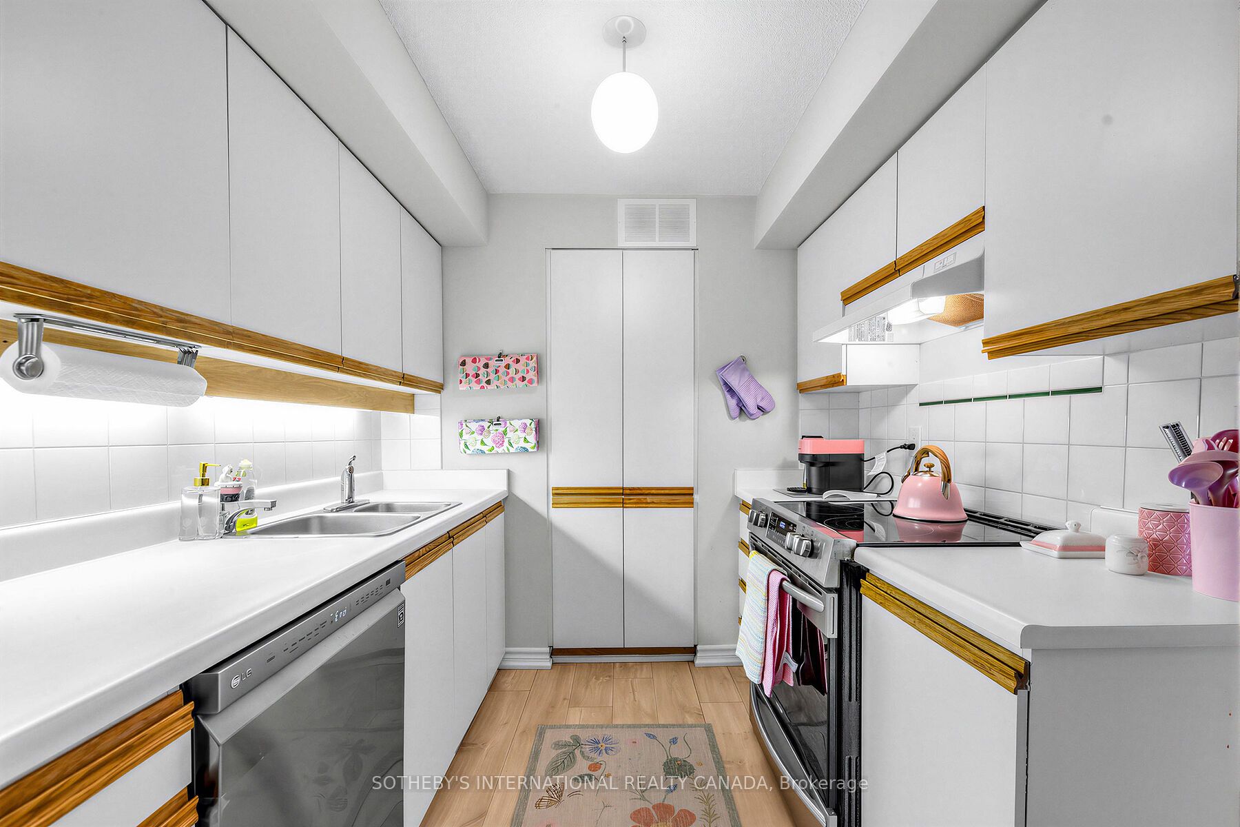 35 Church Street 202, Toronto, ON M5E 1T3 photo 3