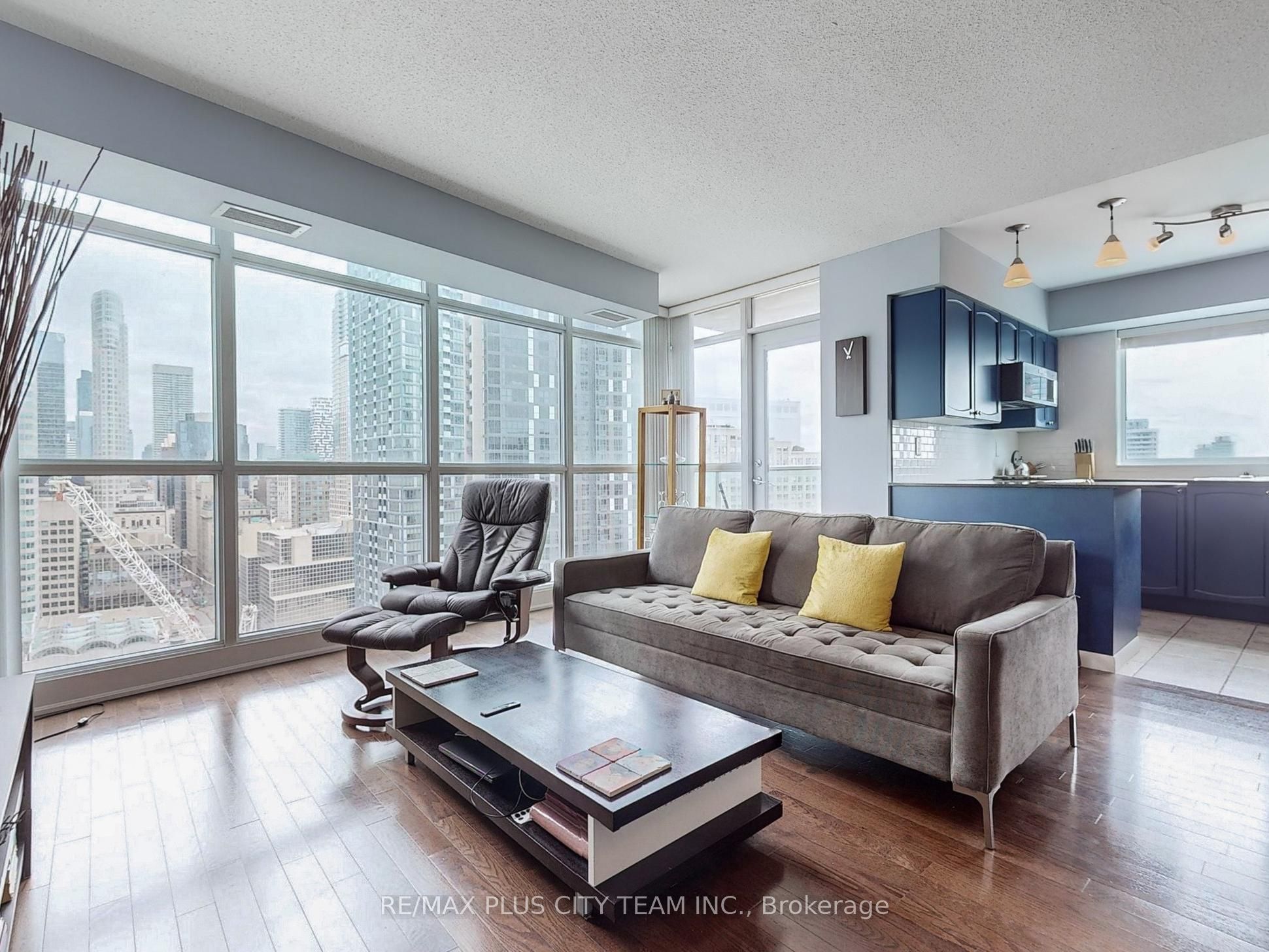 18 Yonge Street 2904, Toronto, ON M5E 1Z8 photo 3