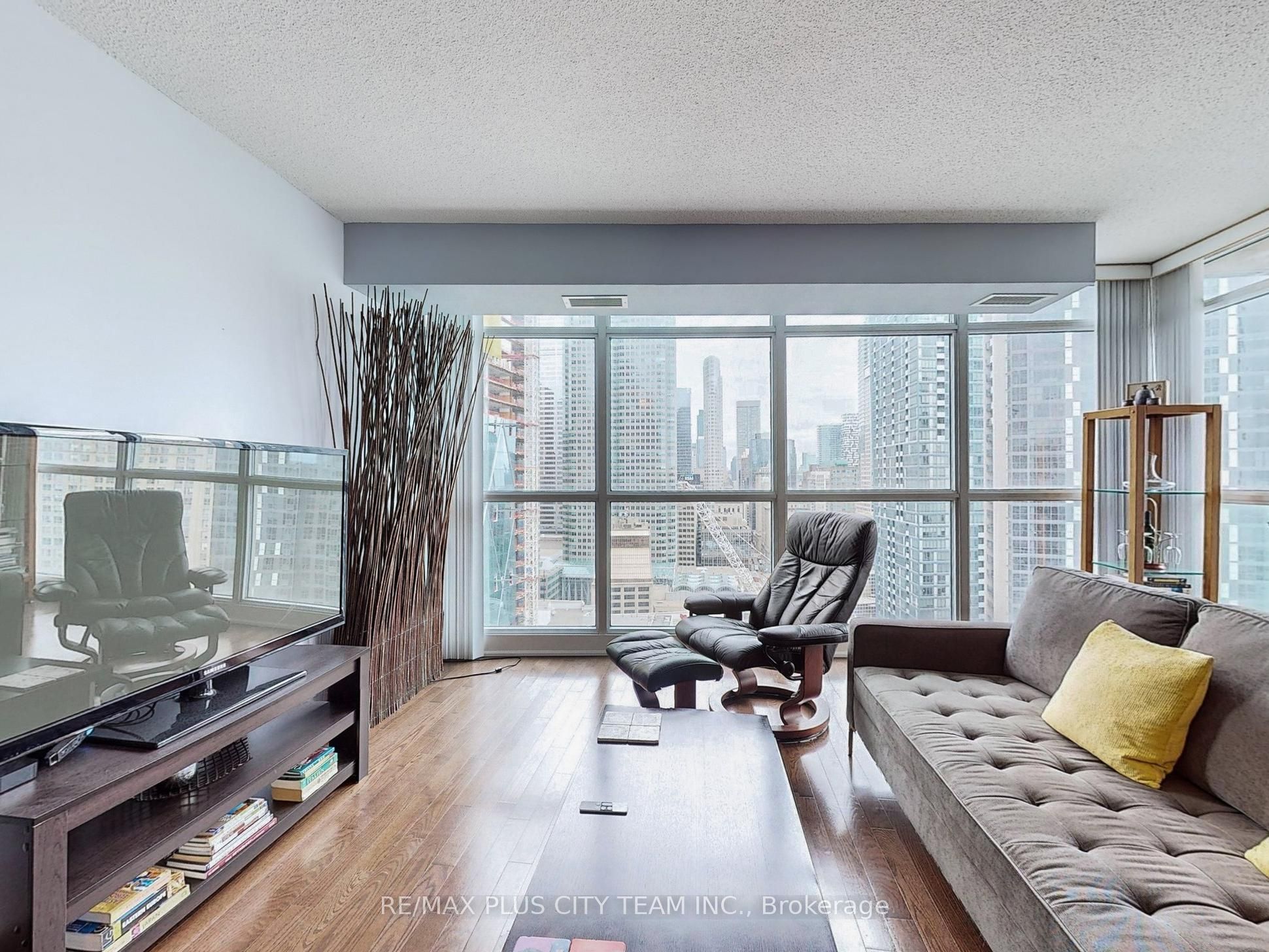 18 Yonge Street 2904, Toronto, ON M5E 1Z8 photo 4
