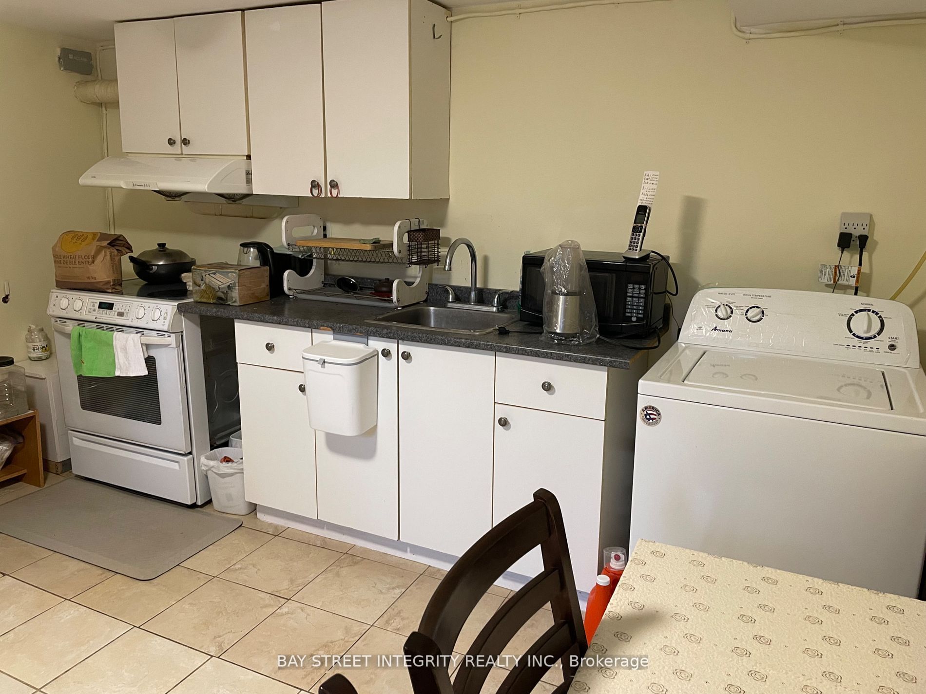 112 Combermere Drive BSMT, Toronto, ON M3A 2W8 photo 4