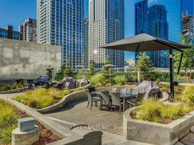 388 Yonge Street 6110, Toronto, ON M5B 0A4 photo 4