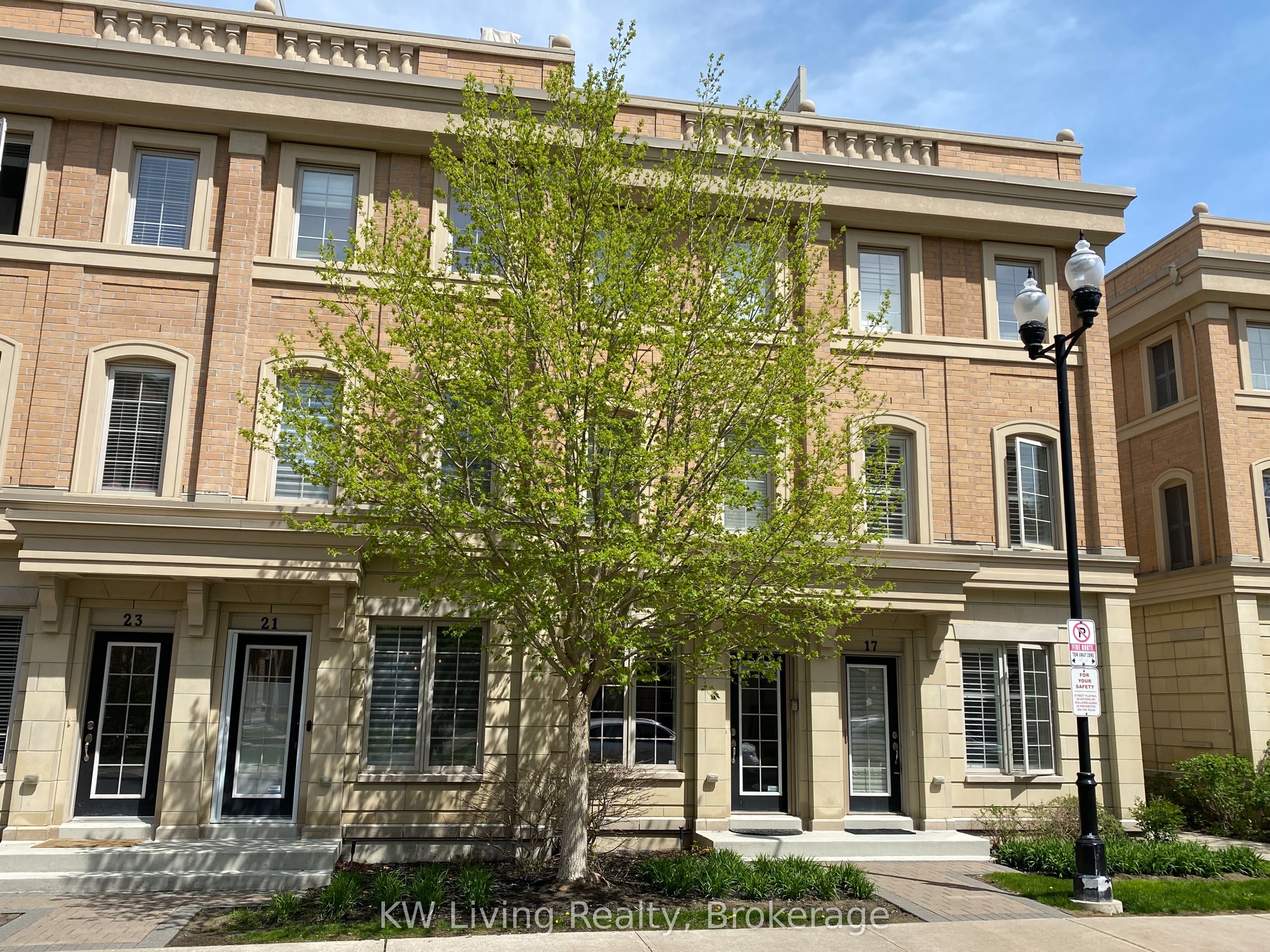 17 Hargrave Lane, Toronto, ON M4N 0A4 photo 4
