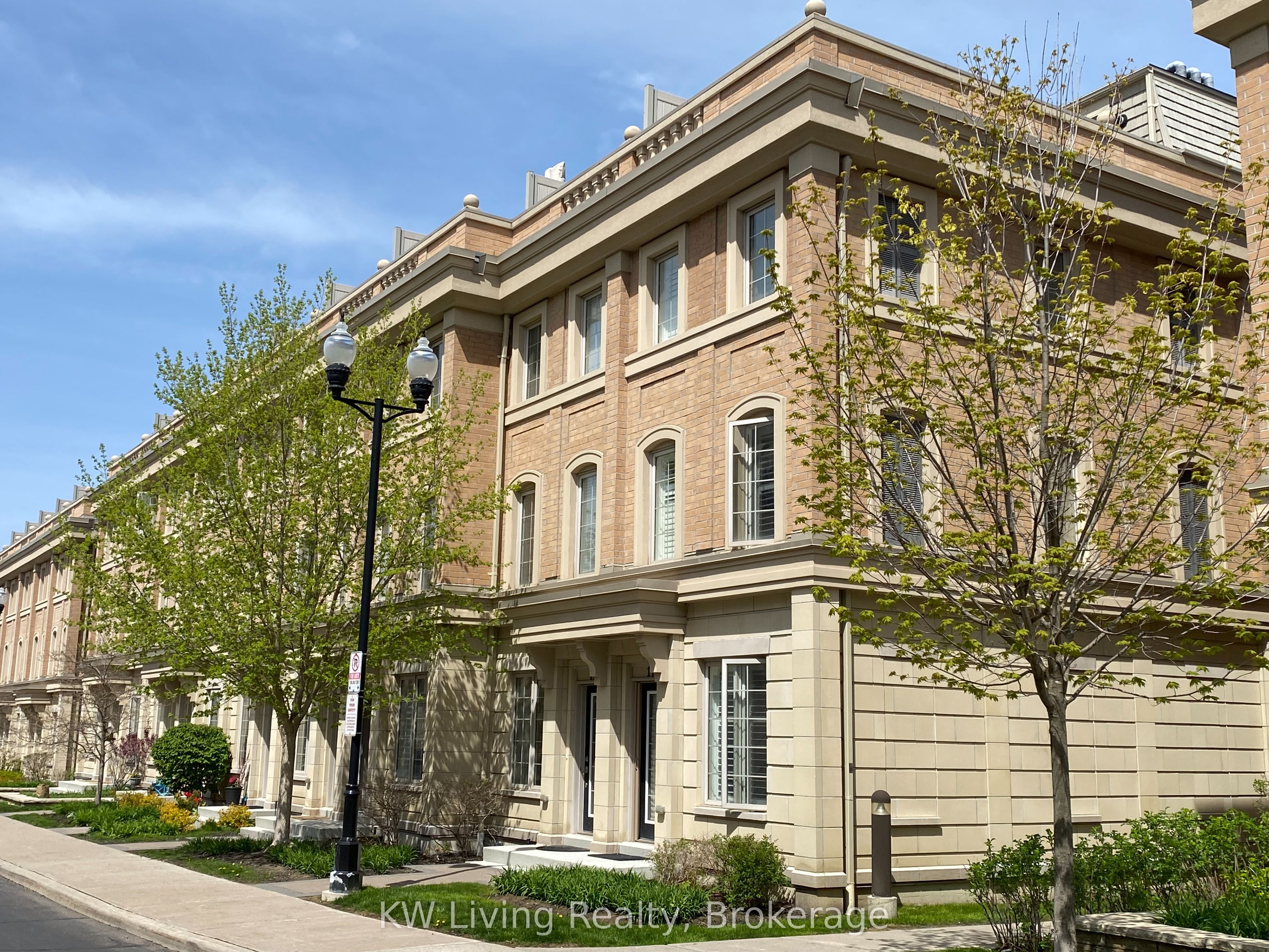 17 Hargrave Lane, Toronto, ON M4N 0A4 photo 5