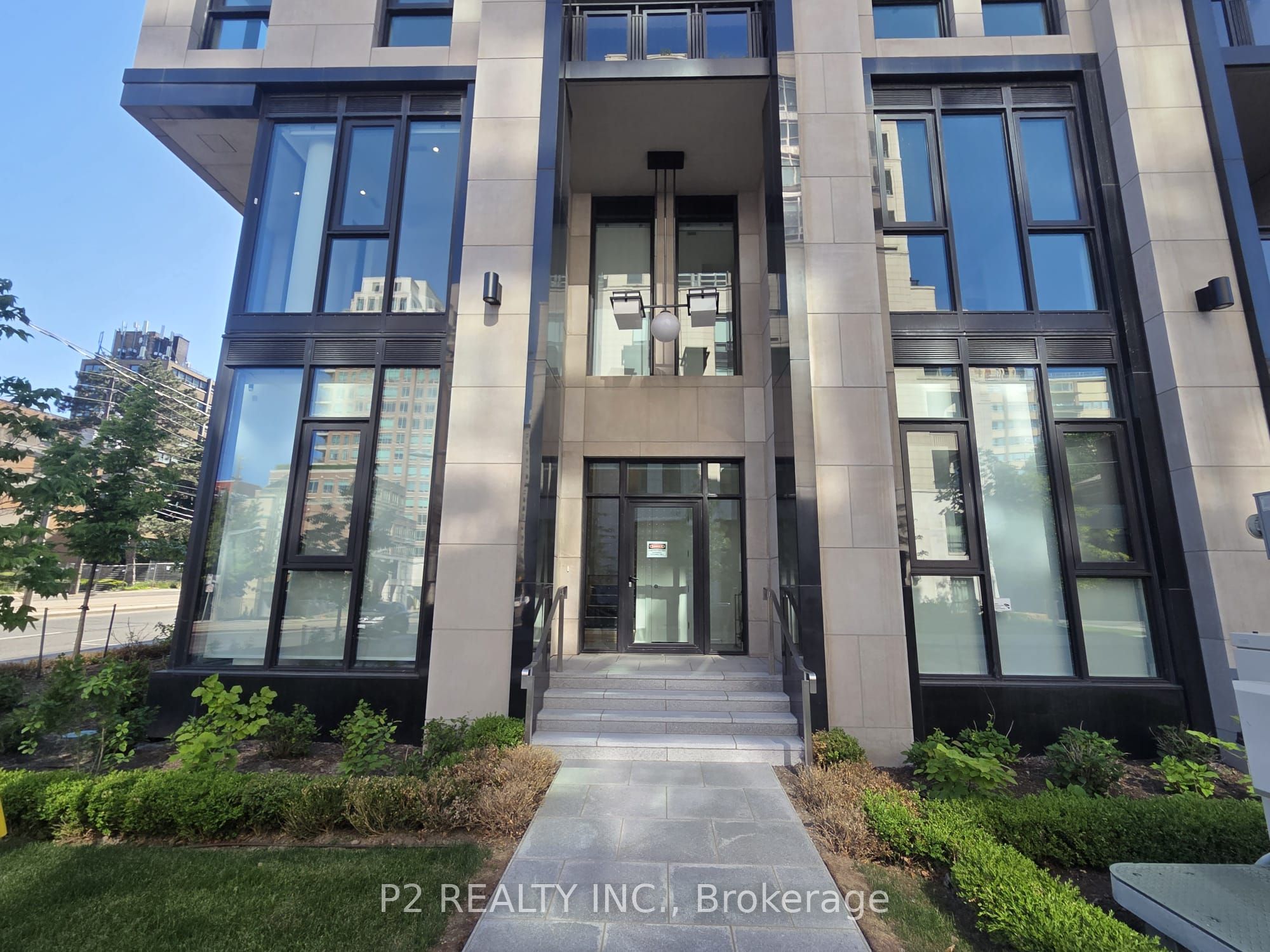 2 Forest Hill Road 102, Toronto, ON M4V 2L3