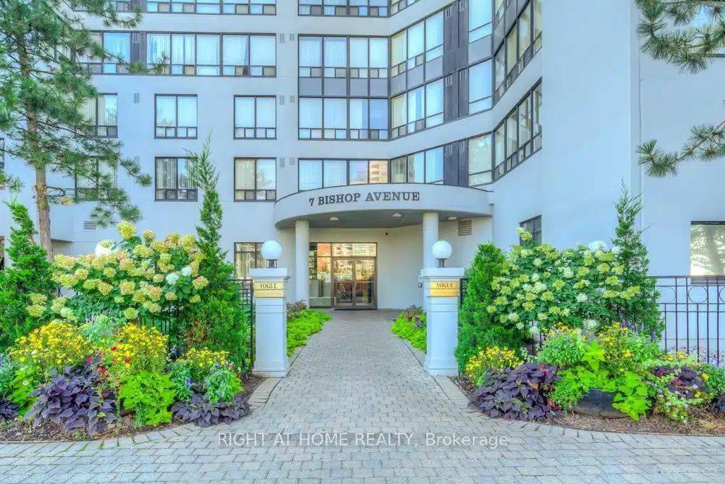 7 Bishop Avenue 905, Toronto, ON M2M 4J4 photo 3