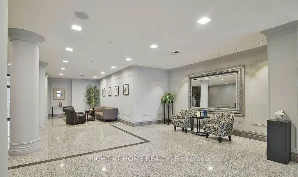 7 Bishop Avenue 905, Toronto, ON M2M 4J4 photo 4