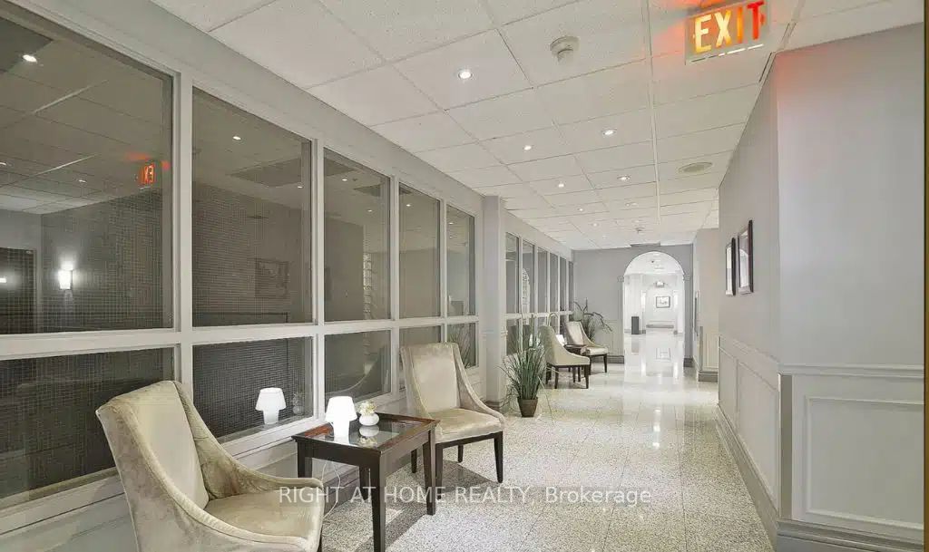 7 Bishop Avenue 905, Toronto, ON M2M 4J4 photo 5