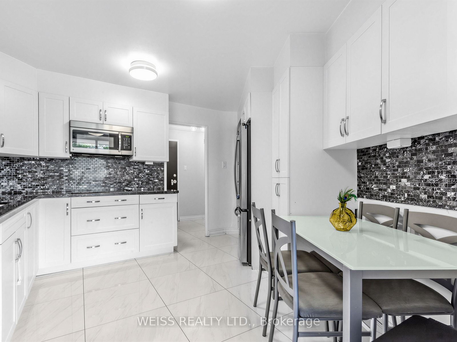 150 Neptune Drive 202, Toronto, ON M6A 2Y9 photo 4
